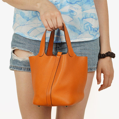 Hermès Picotin 18 PM Bucket Tasche aus orangefarbenem Taurillon Clemence