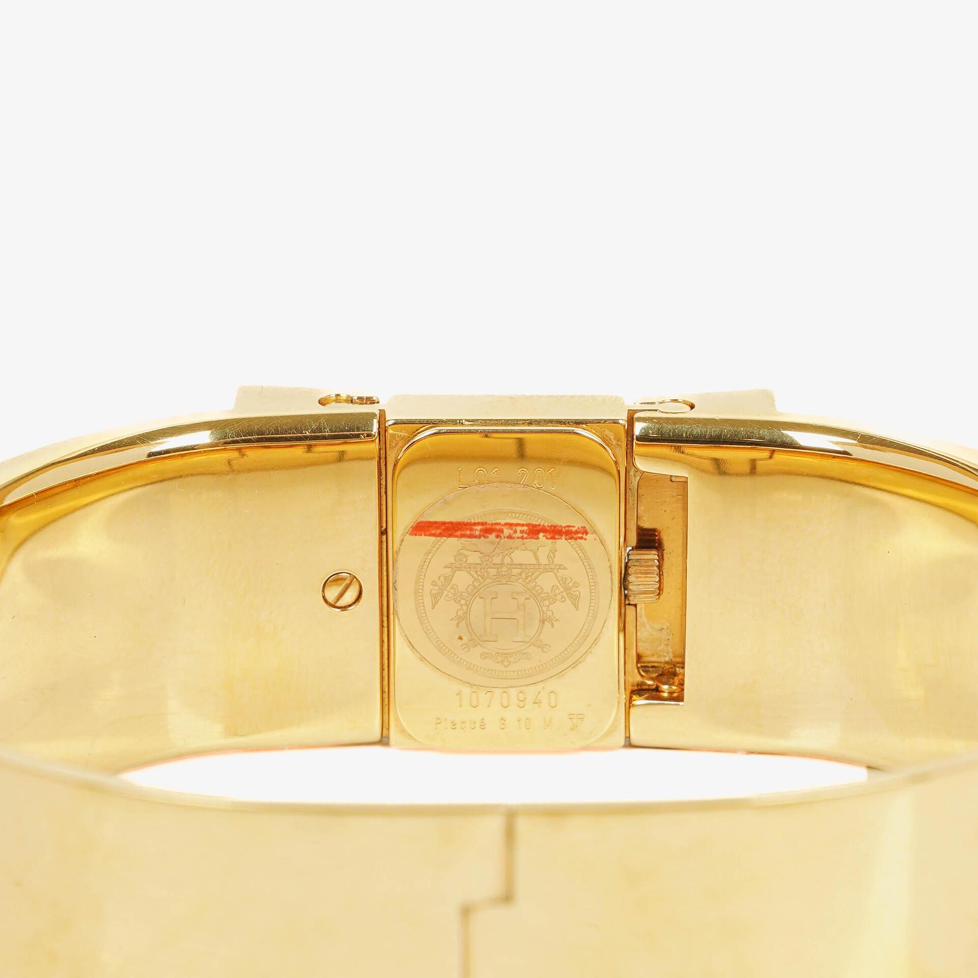 Hermès Loquet Armreif-Quarzuhr L01.200 mit rotem Reiter-Emaille und vergoldeten Details