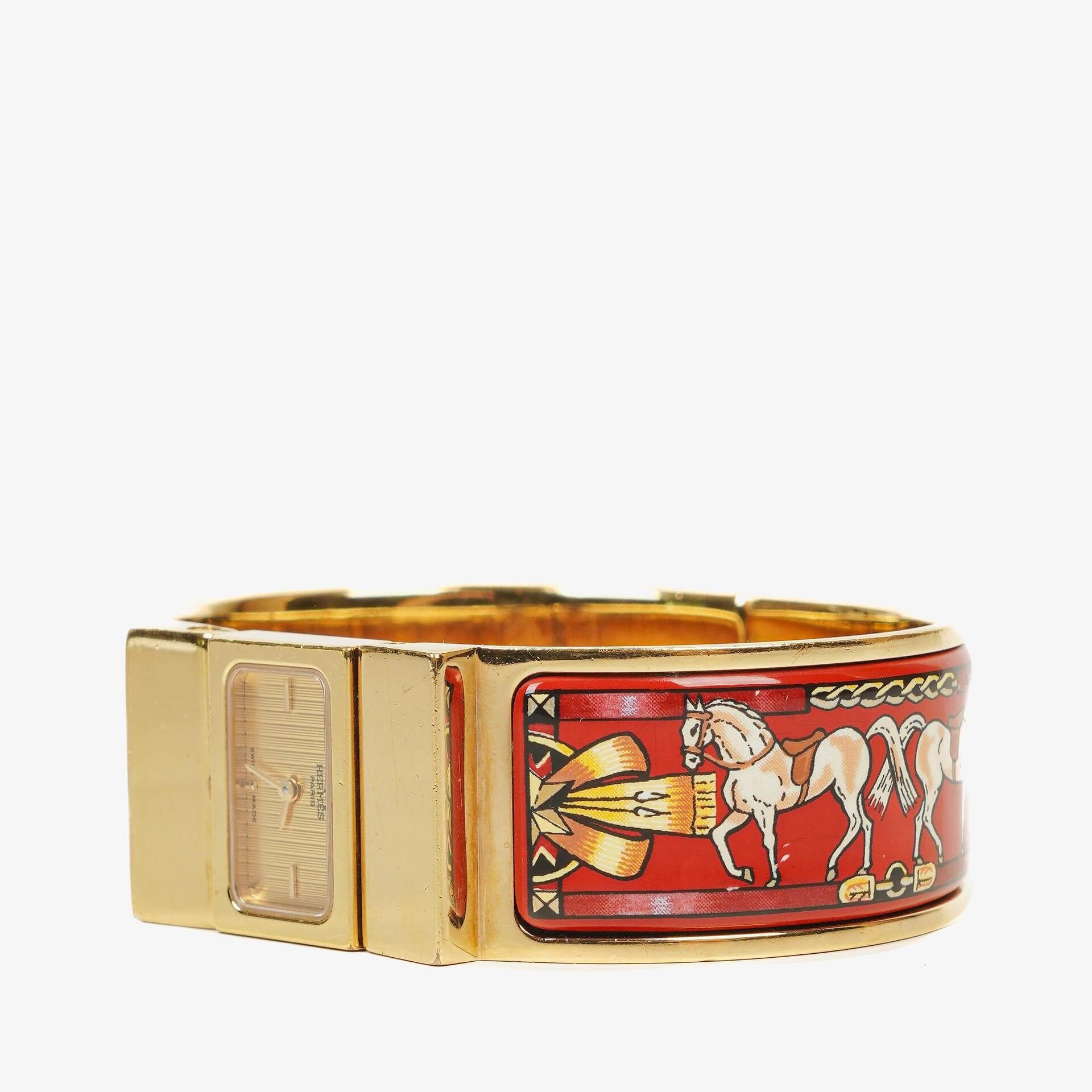 Hermès Loquet Armreif-Quarzuhr mit roter Reitsport-Emaille und vergoldetem Finish, L01.201