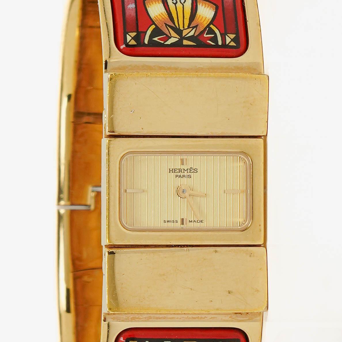 Hermès Loquet L01.201 Quarz-Armreifuhr mit roter Equestrian-Emaille und Vergoldung