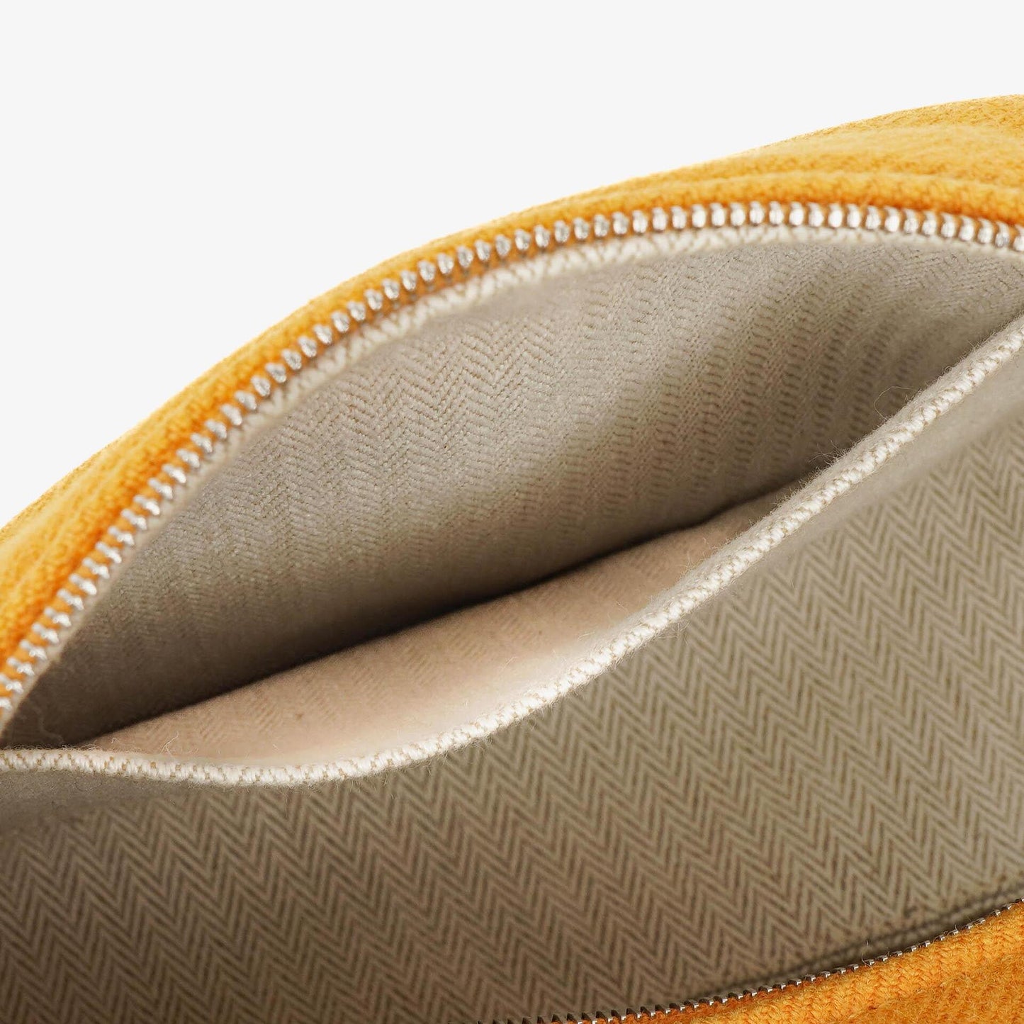 Hermès kleine Bride-A-Brac Pouch aus ockerfarbenem Canvas
