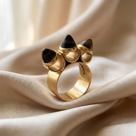 Sculptural statement: 585 gold ring with bullet-cut smoky quartz, modernist 1970s