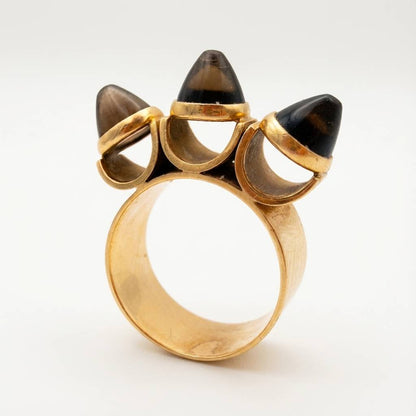 Sculptural statement: 585 gold ring with bullet-cut smoky quartz, modernist 1970s