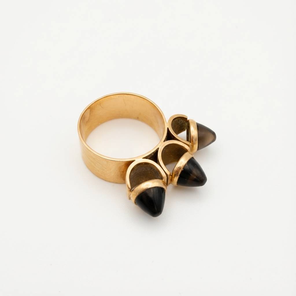 Sculptural statement: 585 gold ring with bullet-cut smoky quartz, modernist 1970s