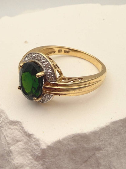 Eleganter 585 Goldring: Intensiver Turmalin & Brillanten in Vintage-Design