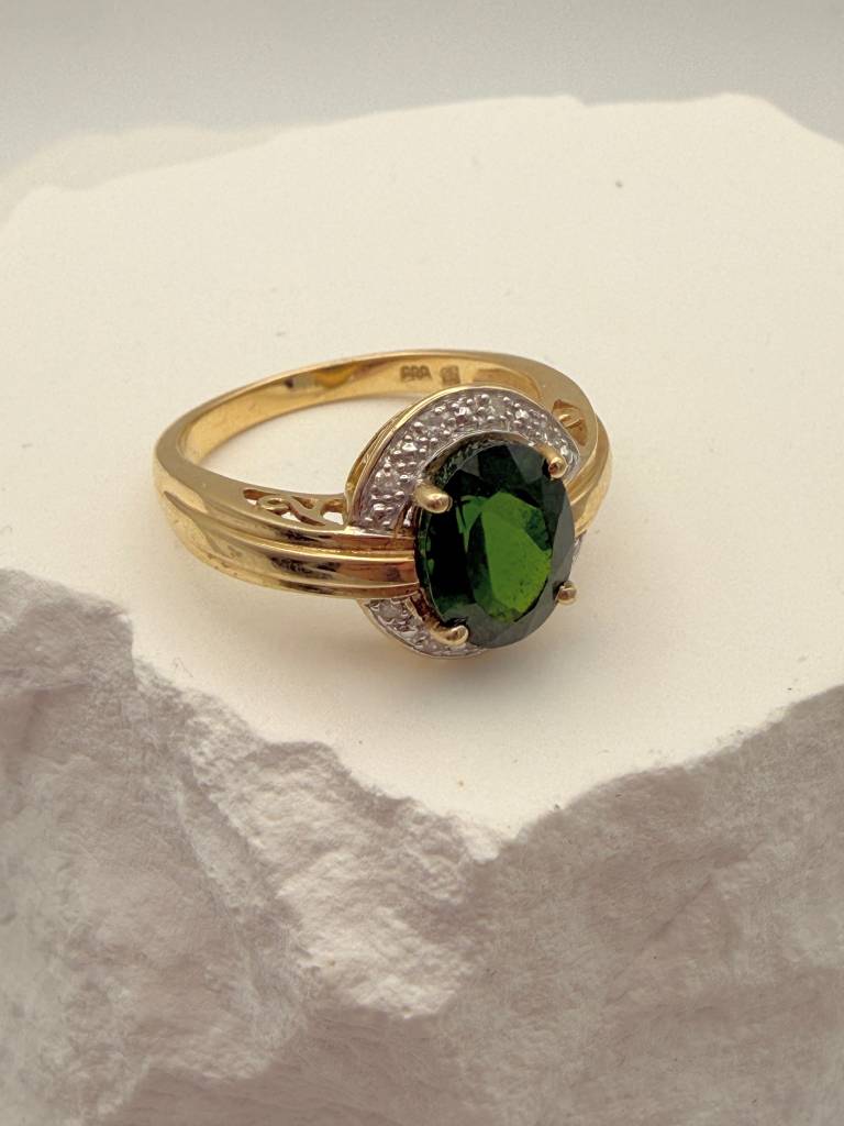 Eleganter 585 Goldring: Intensiver Turmalin & Brillanten in Vintage-Design