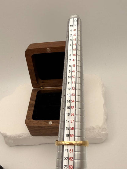 Eleganter 585 Goldring: Intensiver Turmalin & Brillanten in Vintage-Design