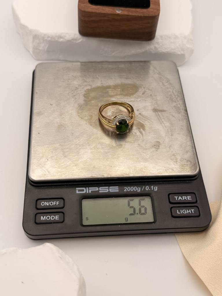 Eleganter 585 Goldring: Intensiver Turmalin & Brillanten in Vintage-Design