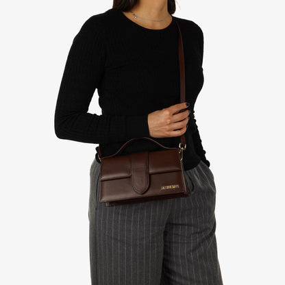 Jacquemus Le Grand Bambino Schultertasche aus braunem Kalbsleder
