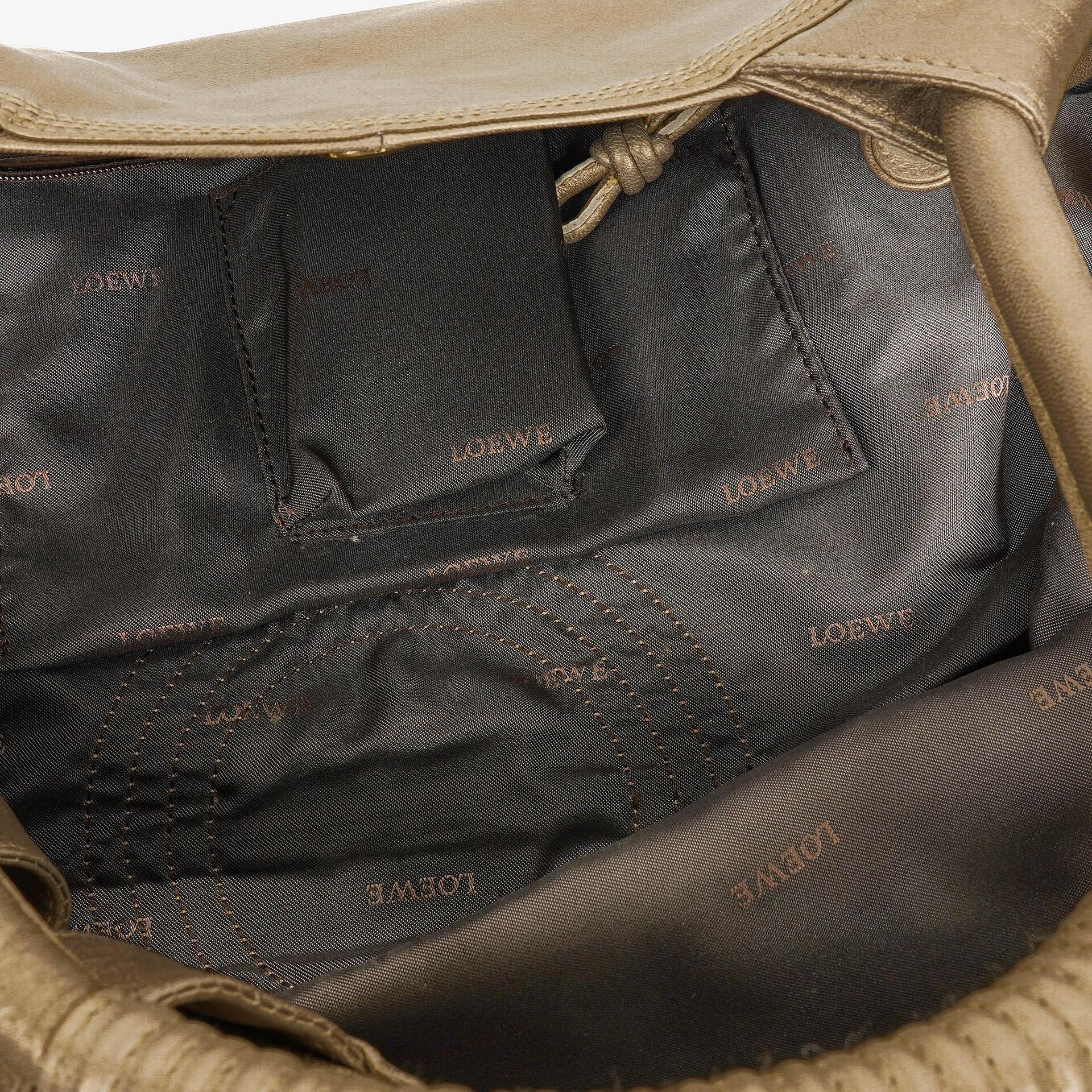 Loewe Aire Anagram Schultertasche aus Nappa