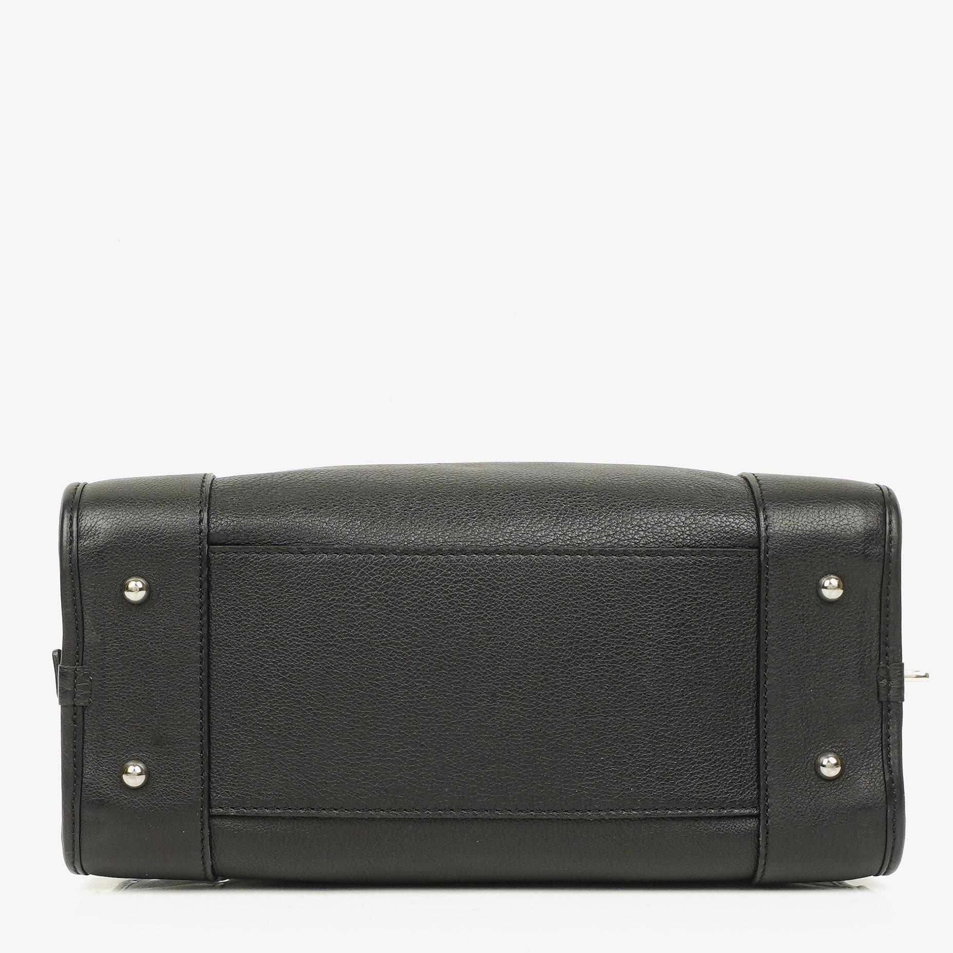 Loewe Amazona 28 Handtasche aus schwarzem Leder