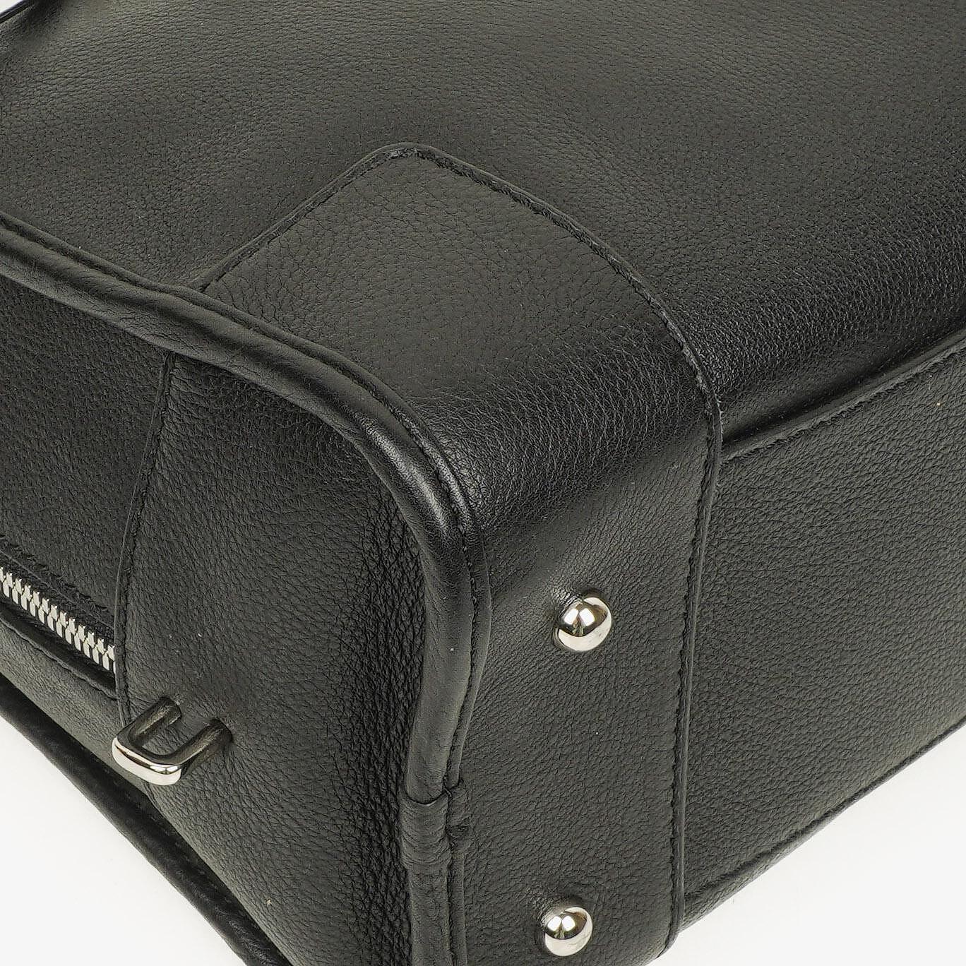 Loewe Amazona 28 Handtasche aus schwarzem Leder