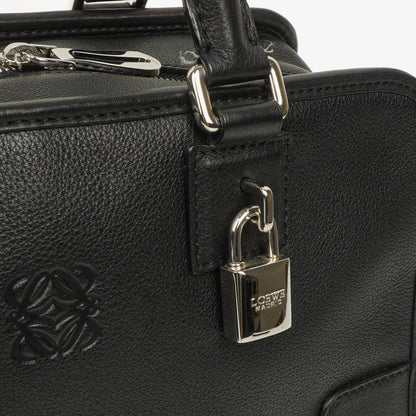 Loewe Amazona 28 Handtasche aus schwarzem Leder