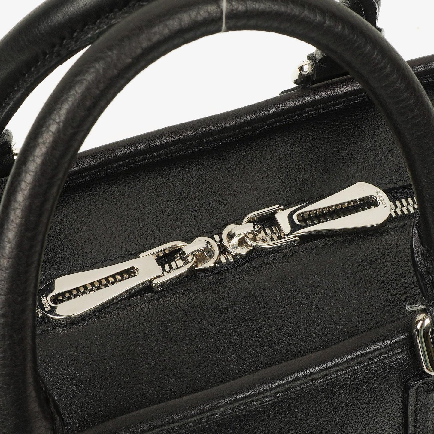 Loewe Amazona 28 Handtasche aus schwarzem Leder