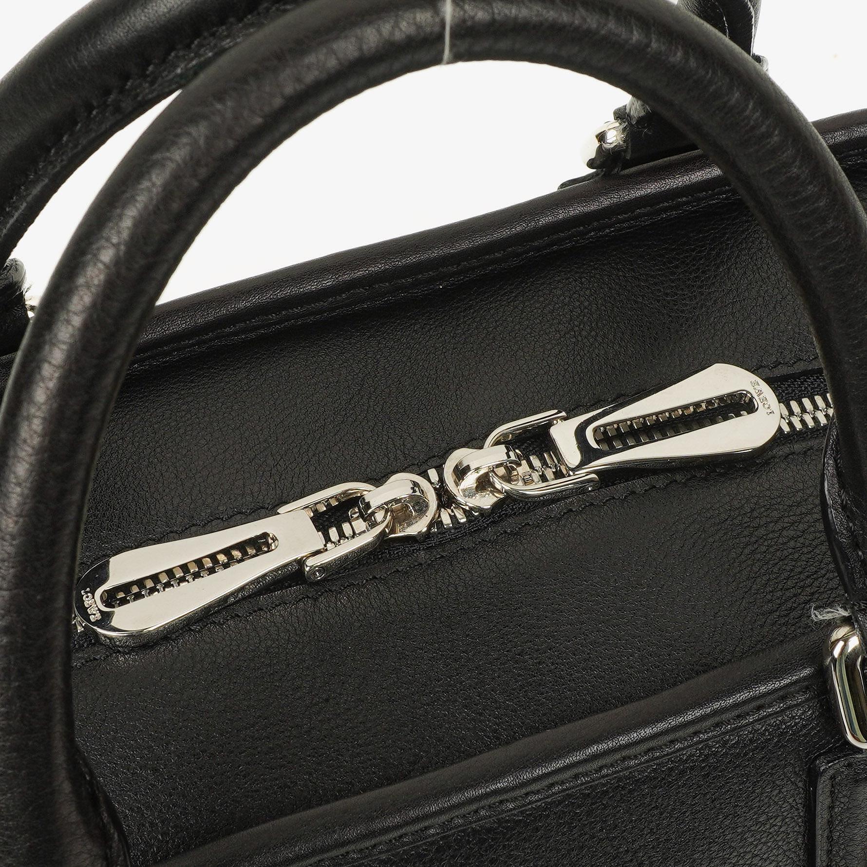 Loewe Amazona 28 Handtasche aus schwarzem Leder