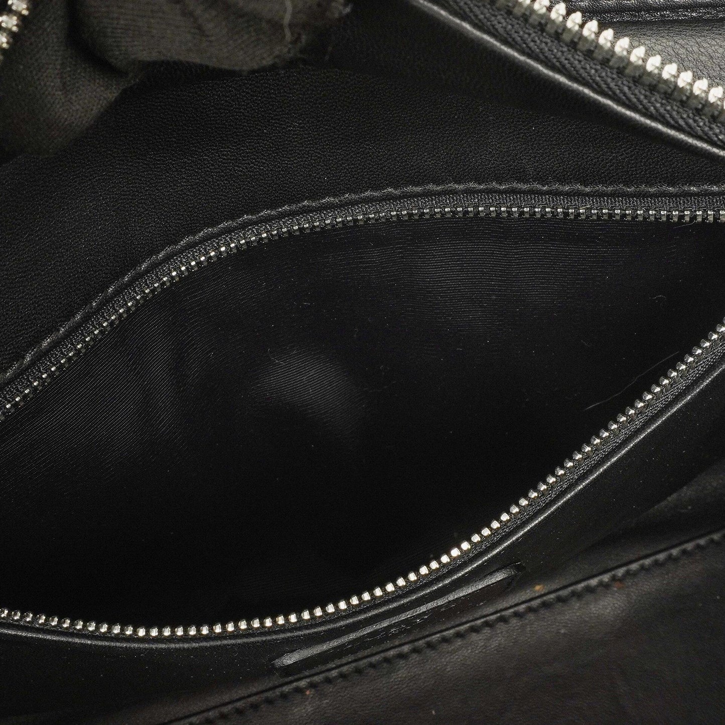 Loewe Amazona 28 Handtasche aus schwarzem Leder