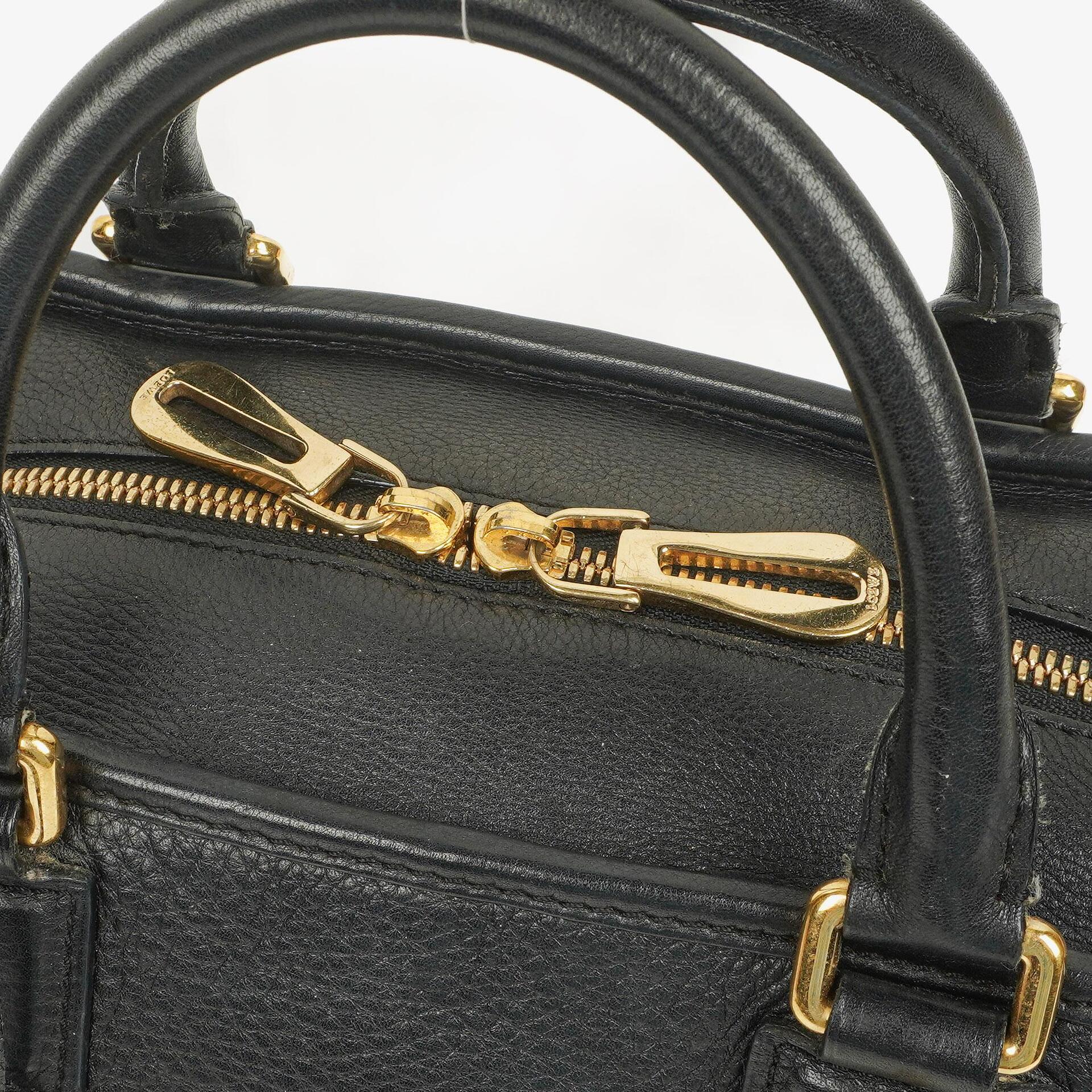 Loewe Amazona 28 Handtasche aus schwarzem Leder