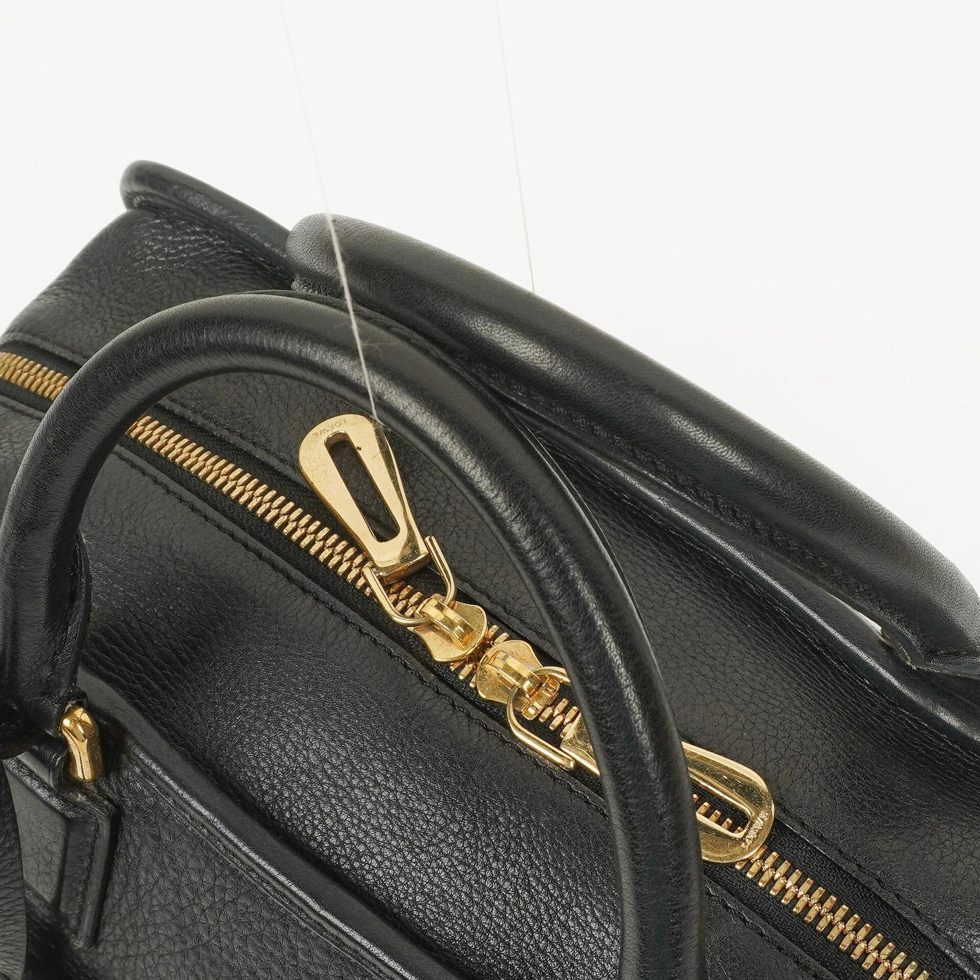 Loewe Amazona 28 Handtasche aus schwarzem Leder