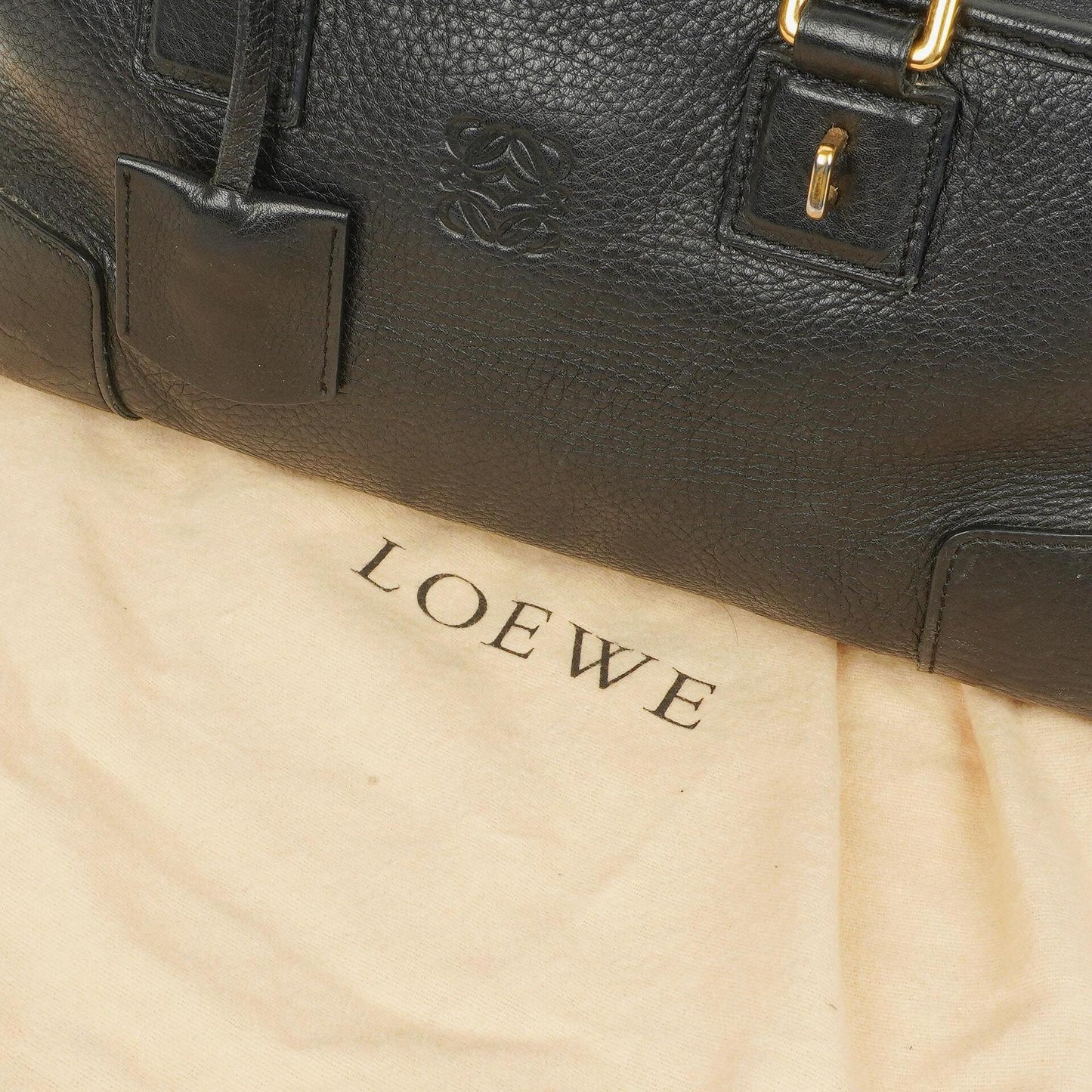 Loewe Amazona 28 Handtasche aus schwarzem Leder