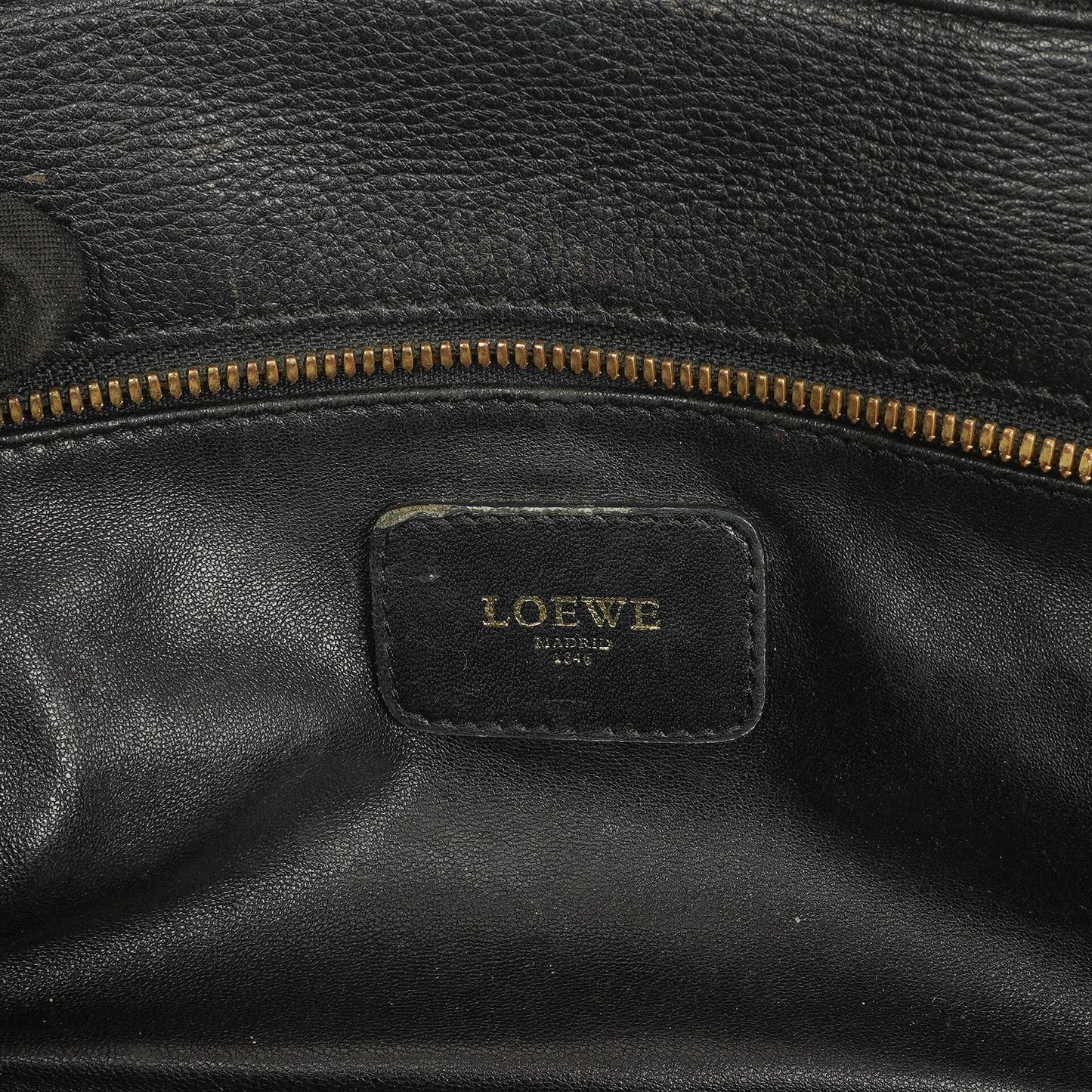 Loewe Amazona 28 Handtasche aus schwarzem Leder