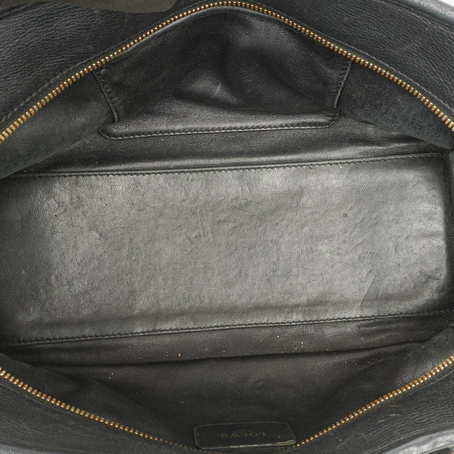Loewe Amazona 28 Handtasche aus schwarzem Leder
