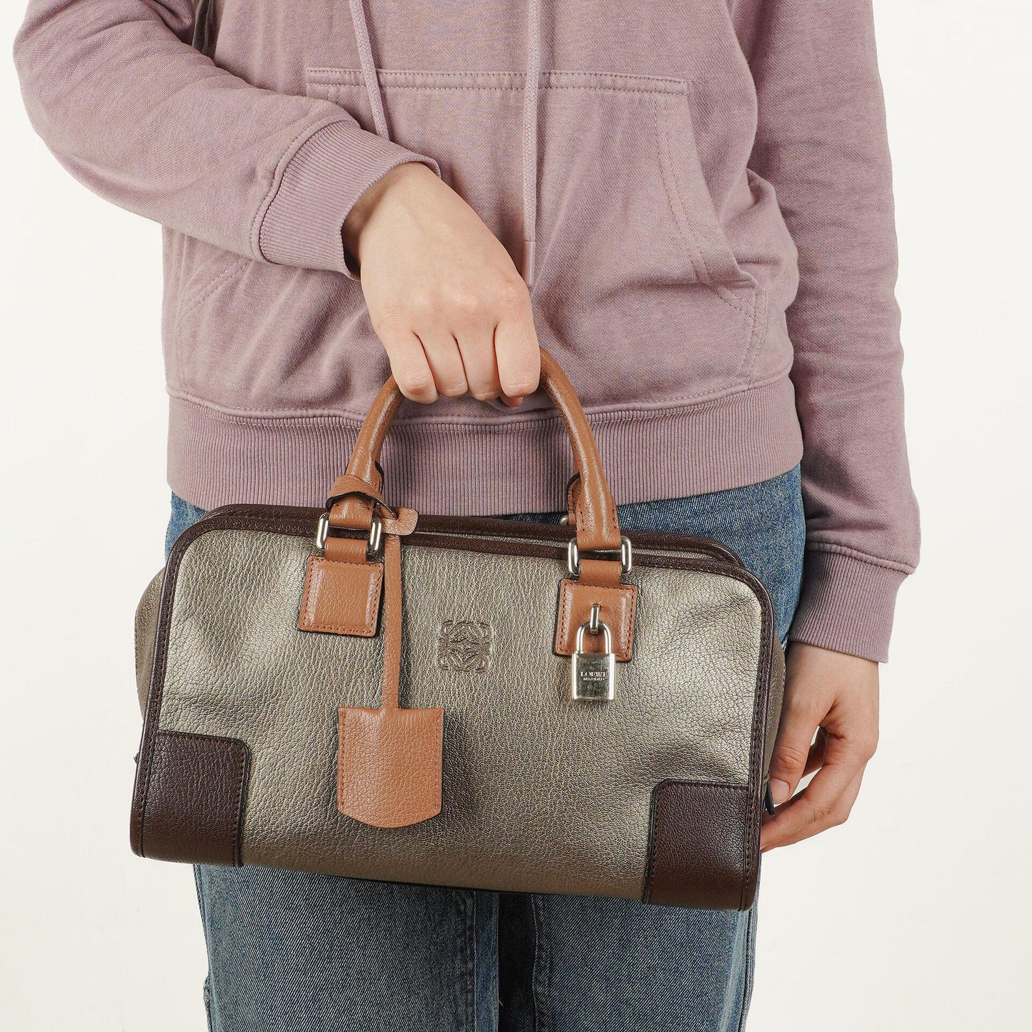 Loewe Amazona 28 Handtasche aus Metallic-Kalbsleder
