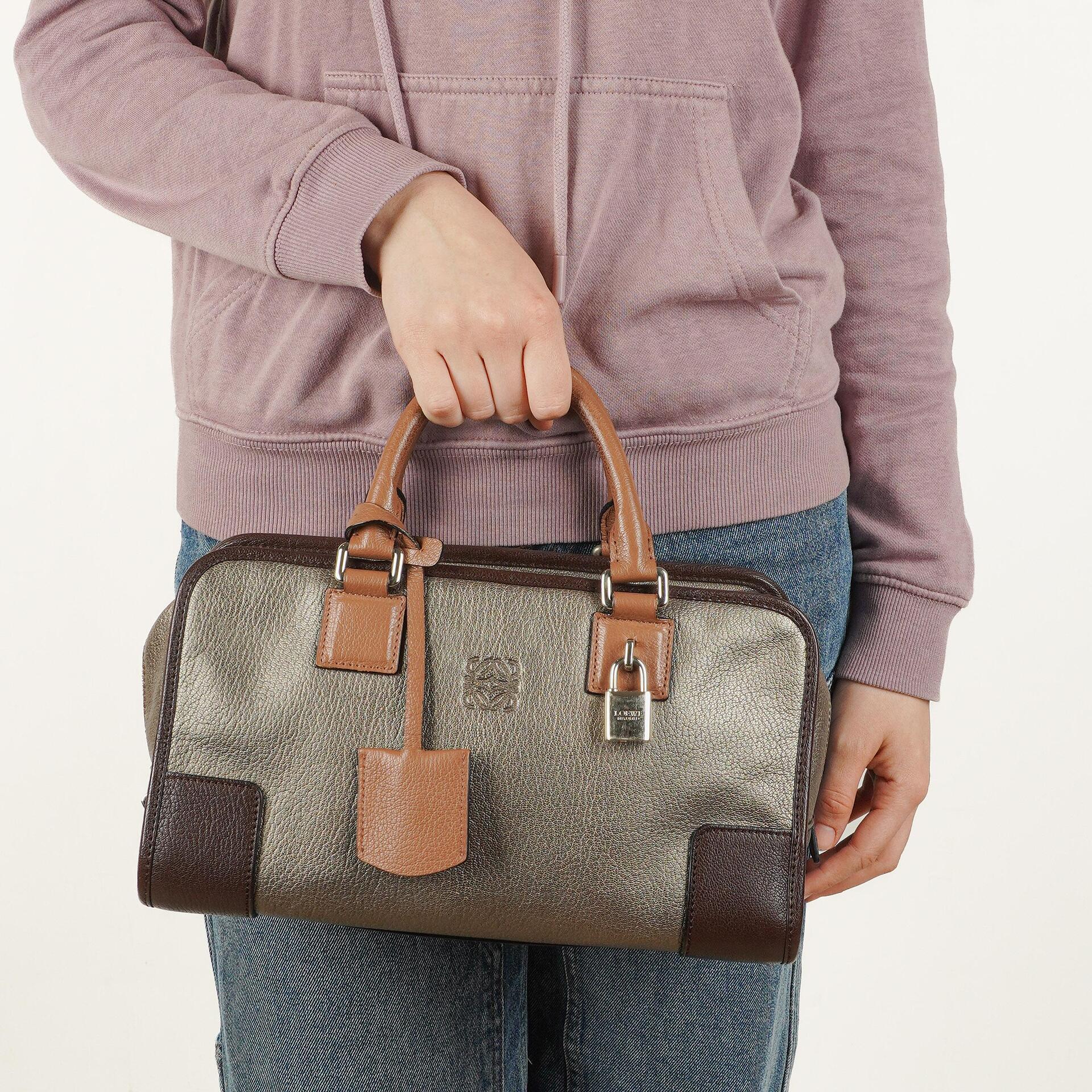 Loewe Amazona 28 Handtasche aus Metallic-Kalbsleder
