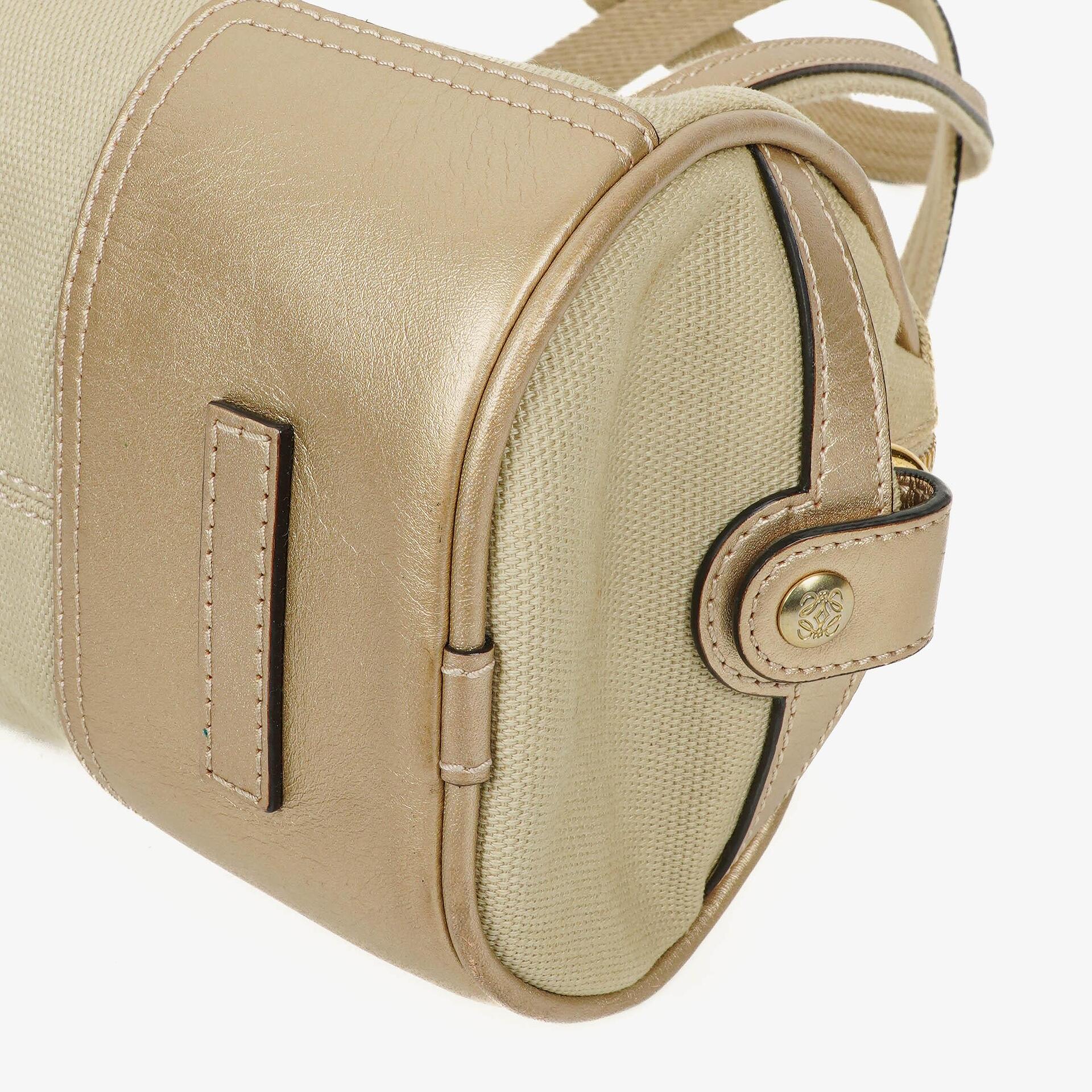 Loewe Anagram Boston-Tasche in Neutral