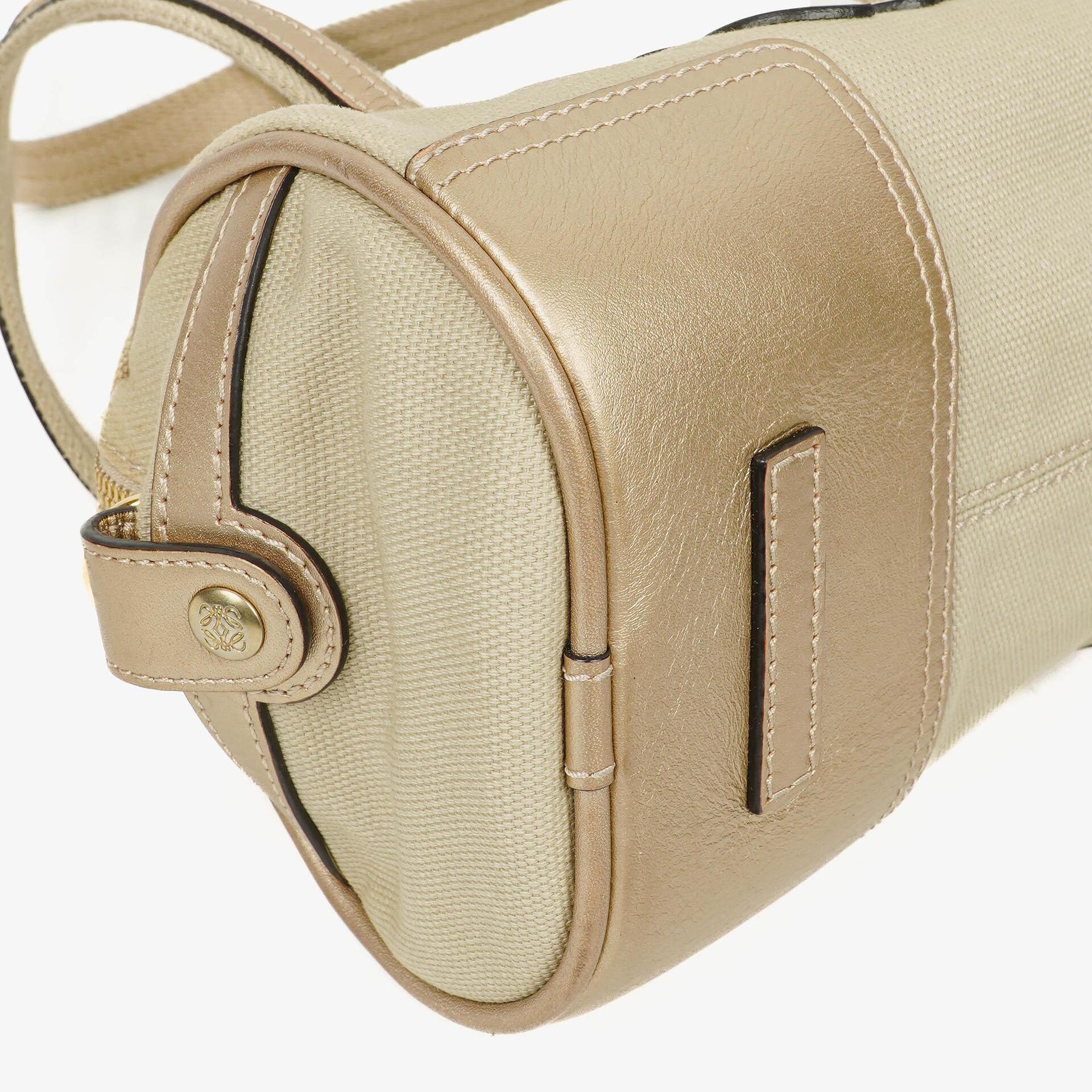 Loewe Anagram Boston-Tasche in Neutral