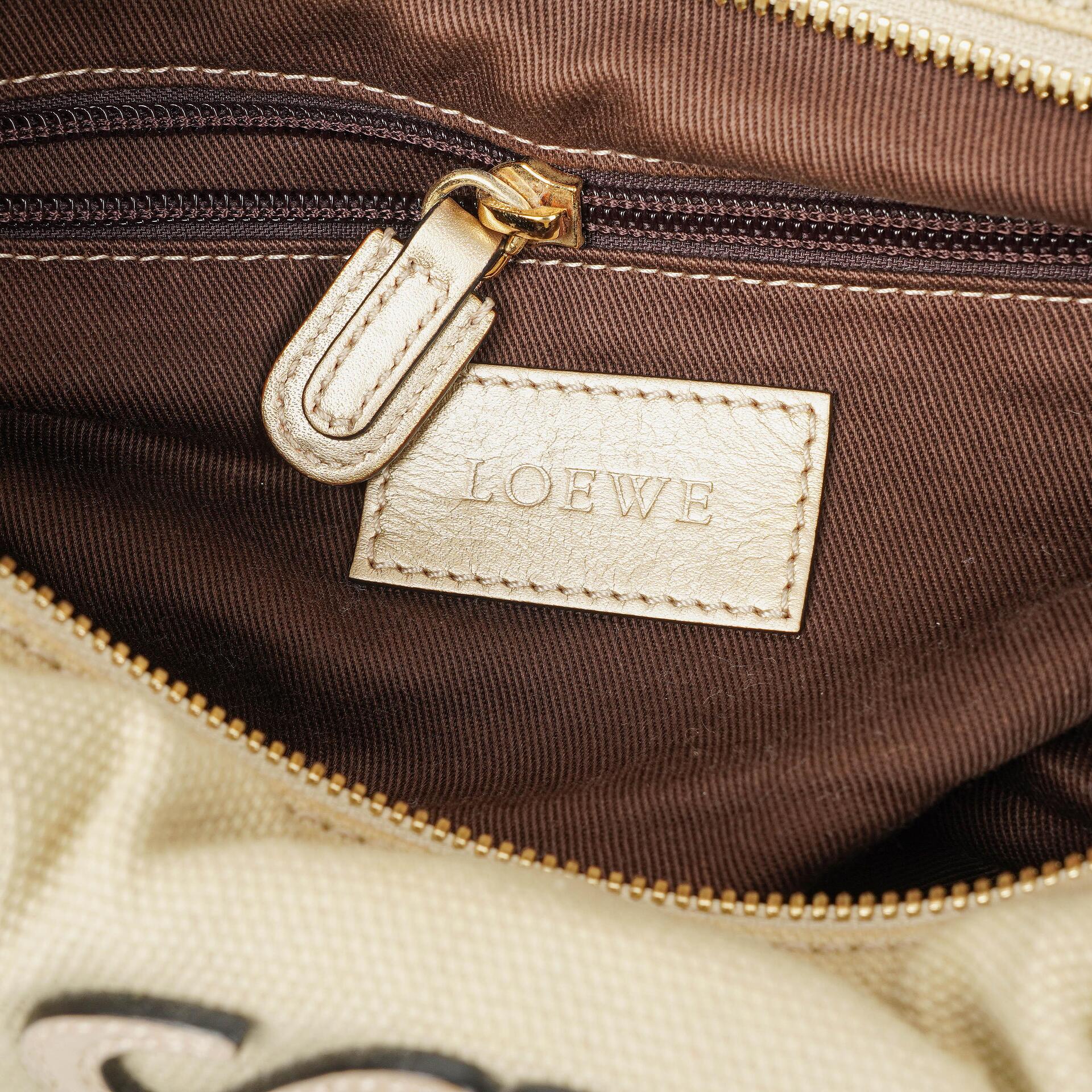 Loewe Anagram Boston-Tasche in Neutral