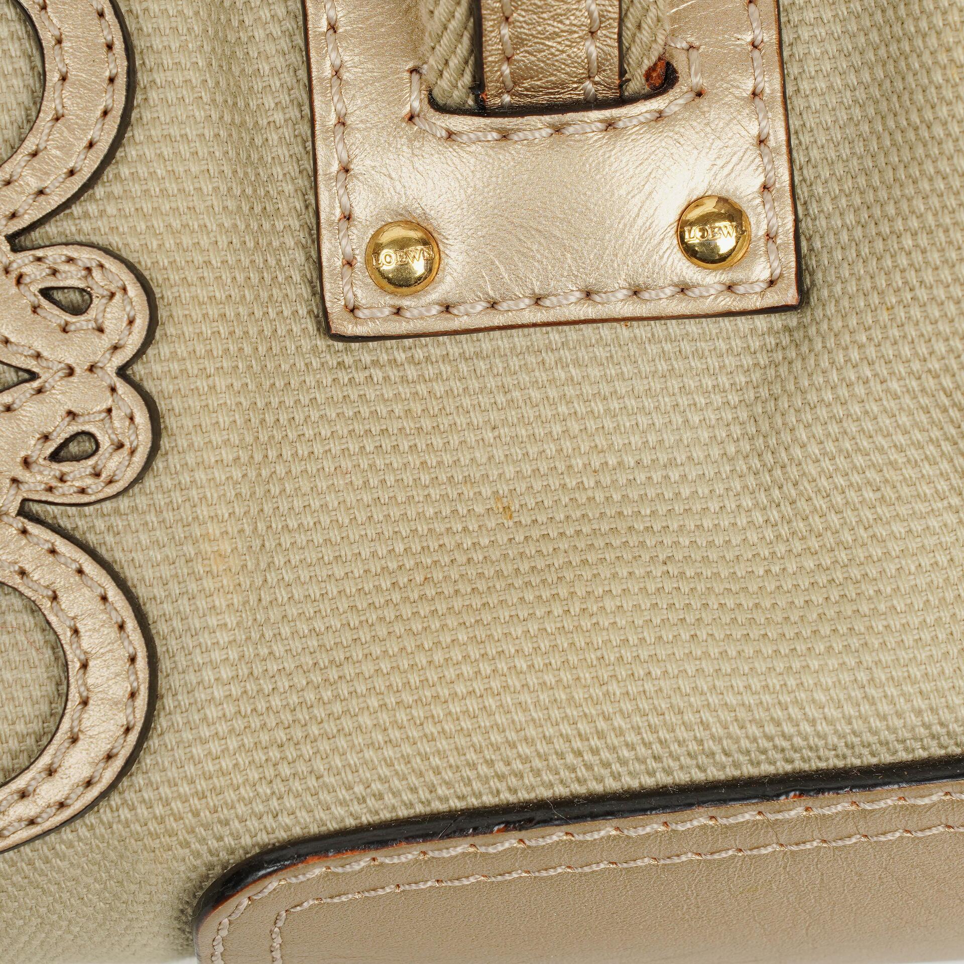 Loewe Anagram Boston-Tasche in Neutral