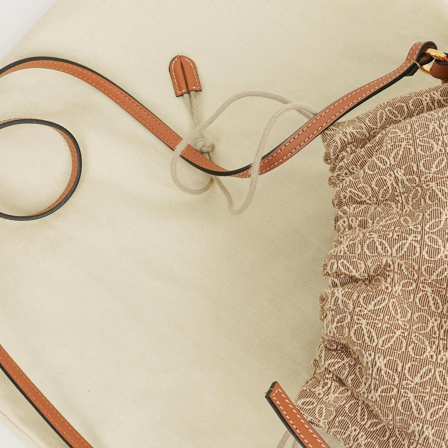Loewe Anagram Paula's Ibiza Pochette Crossbody-Tasche aus Raffia