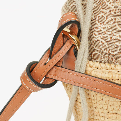 Loewe Anagram Paula's Ibiza Pochette Crossbody-Tasche aus Raffia