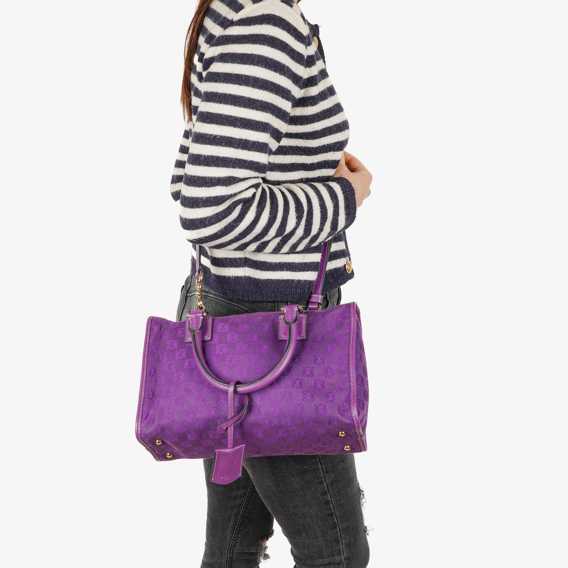 Loewe Anagram Lila Schultertasche