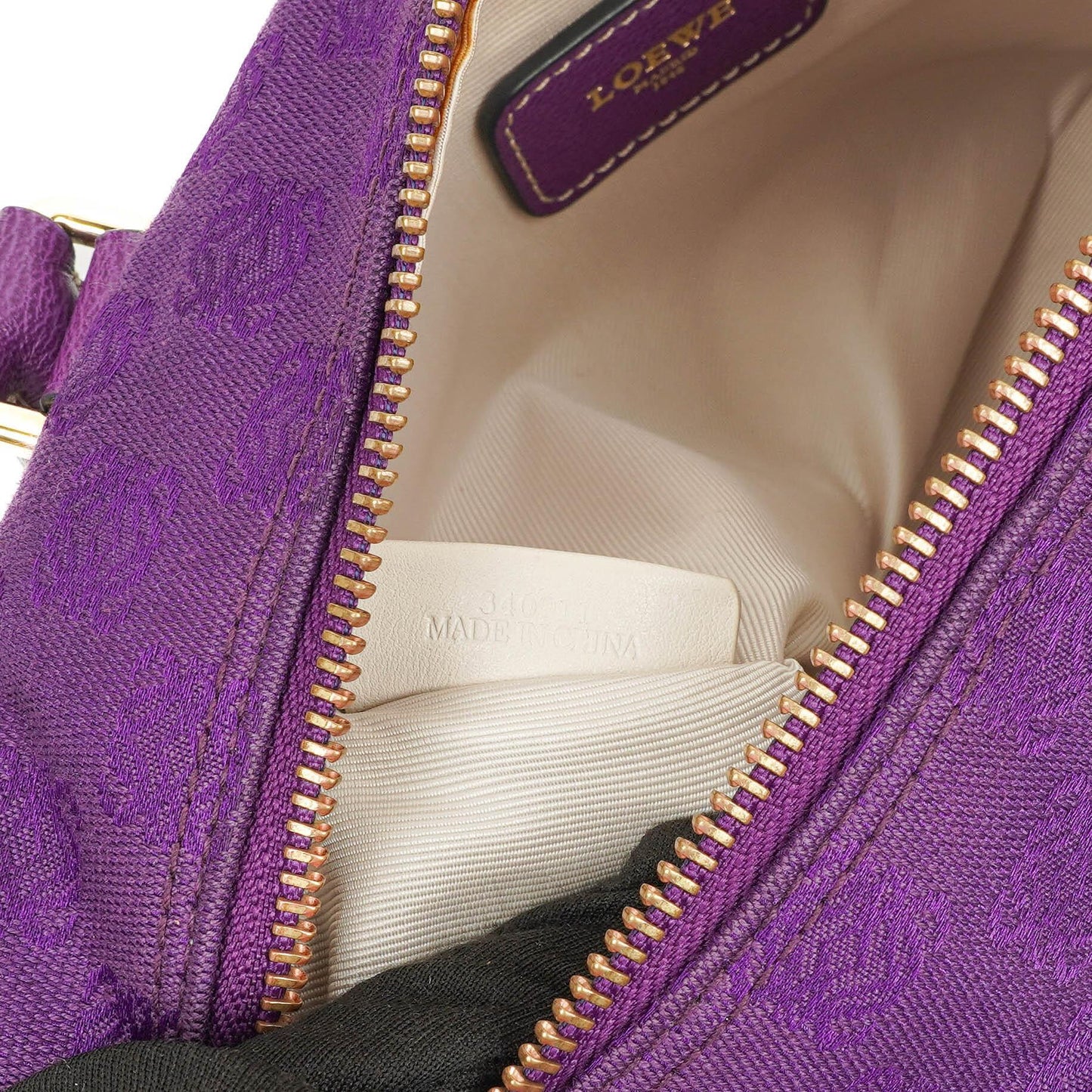Loewe Anagram Lila Schultertasche