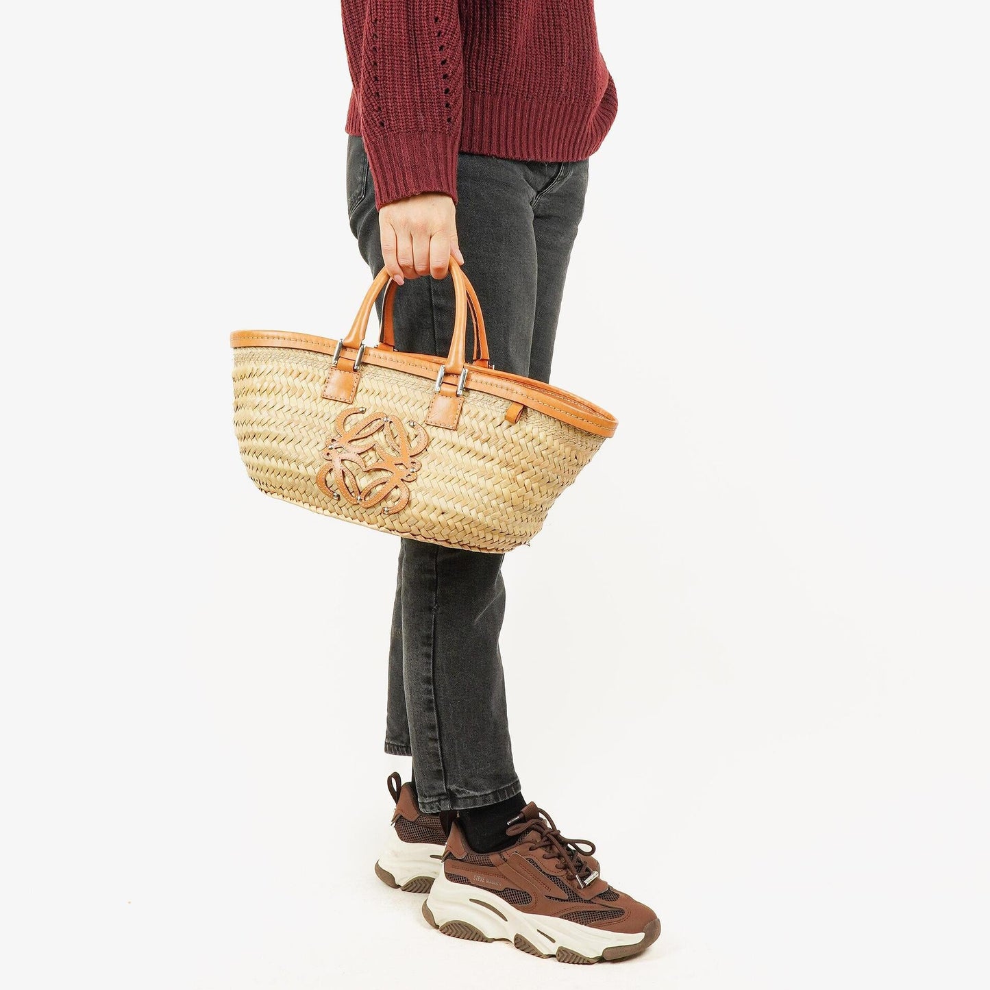 Loewe Anagram Korbtasche aus Raffia