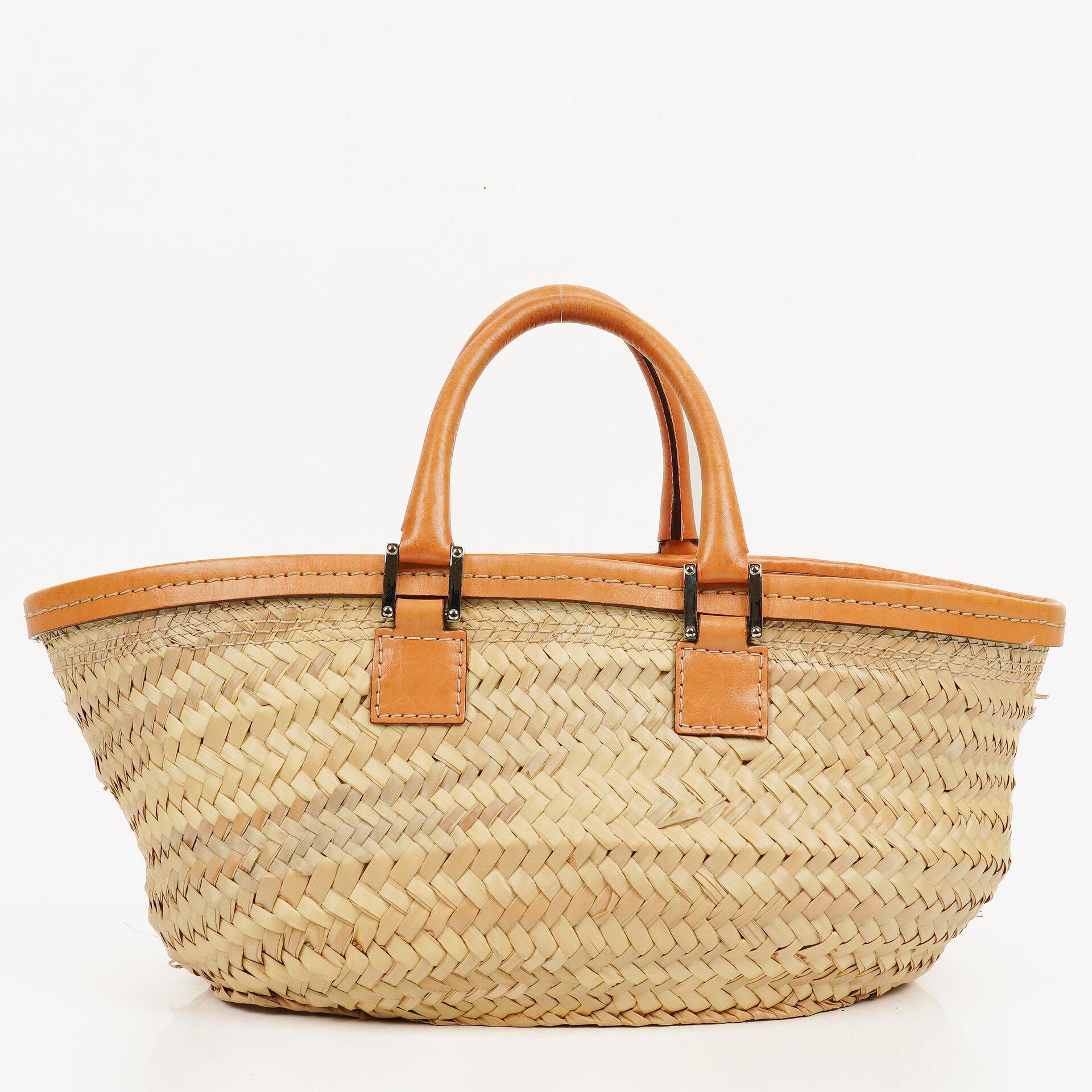 Loewe Anagram Korbtasche aus Raffia