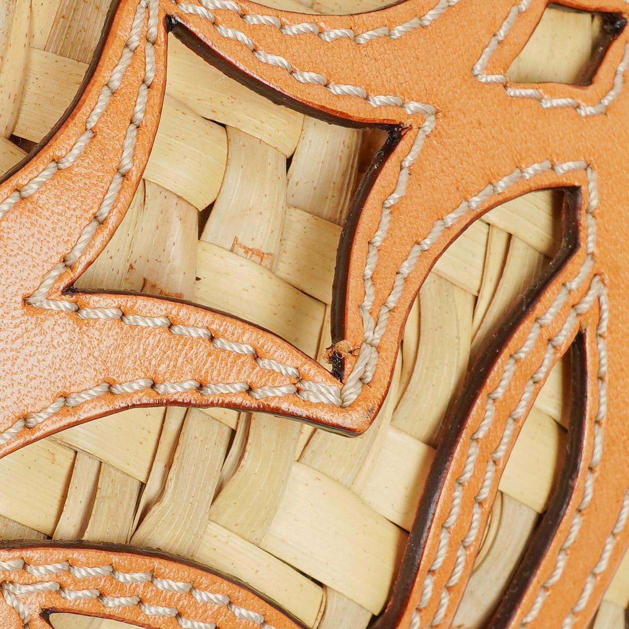 Loewe Anagram Korbtasche aus Raffia