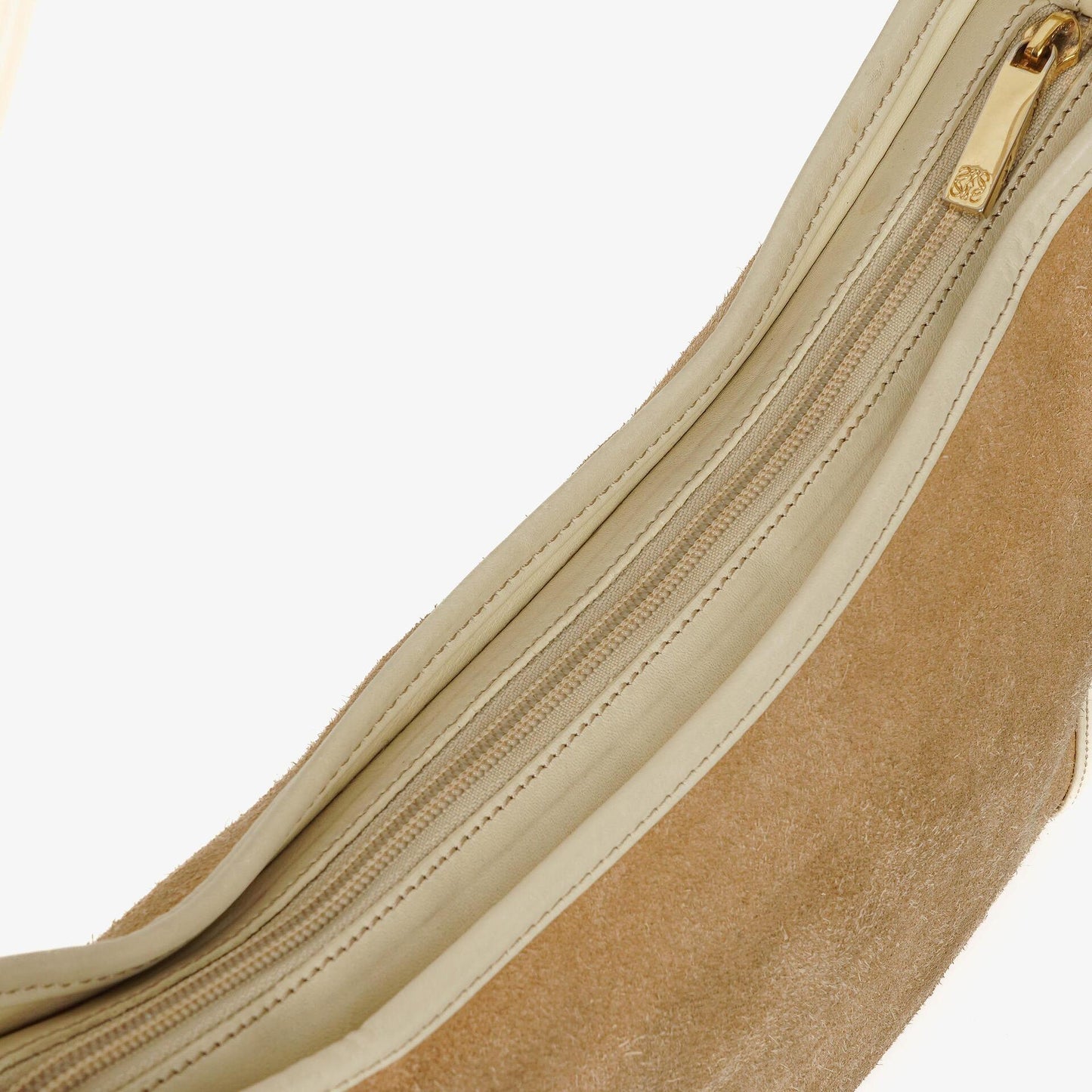 Loewe Anagram Schultertasche aus Wildleder