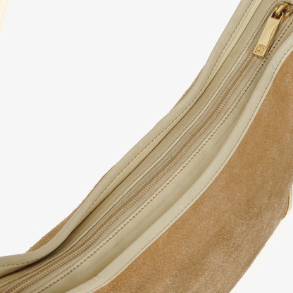 Loewe Anagram Schultertasche aus Wildleder