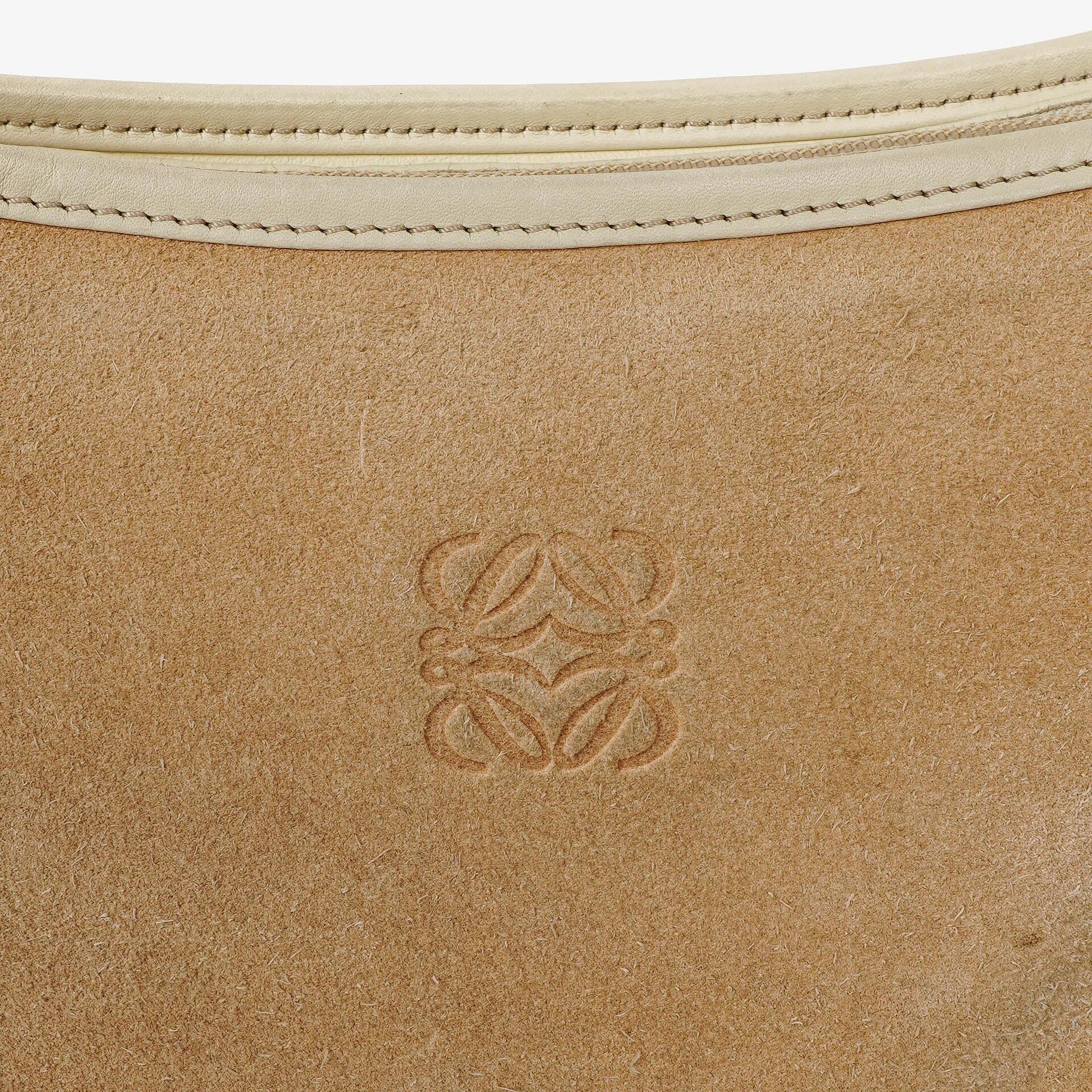 Loewe Anagram Schultertasche aus Wildleder