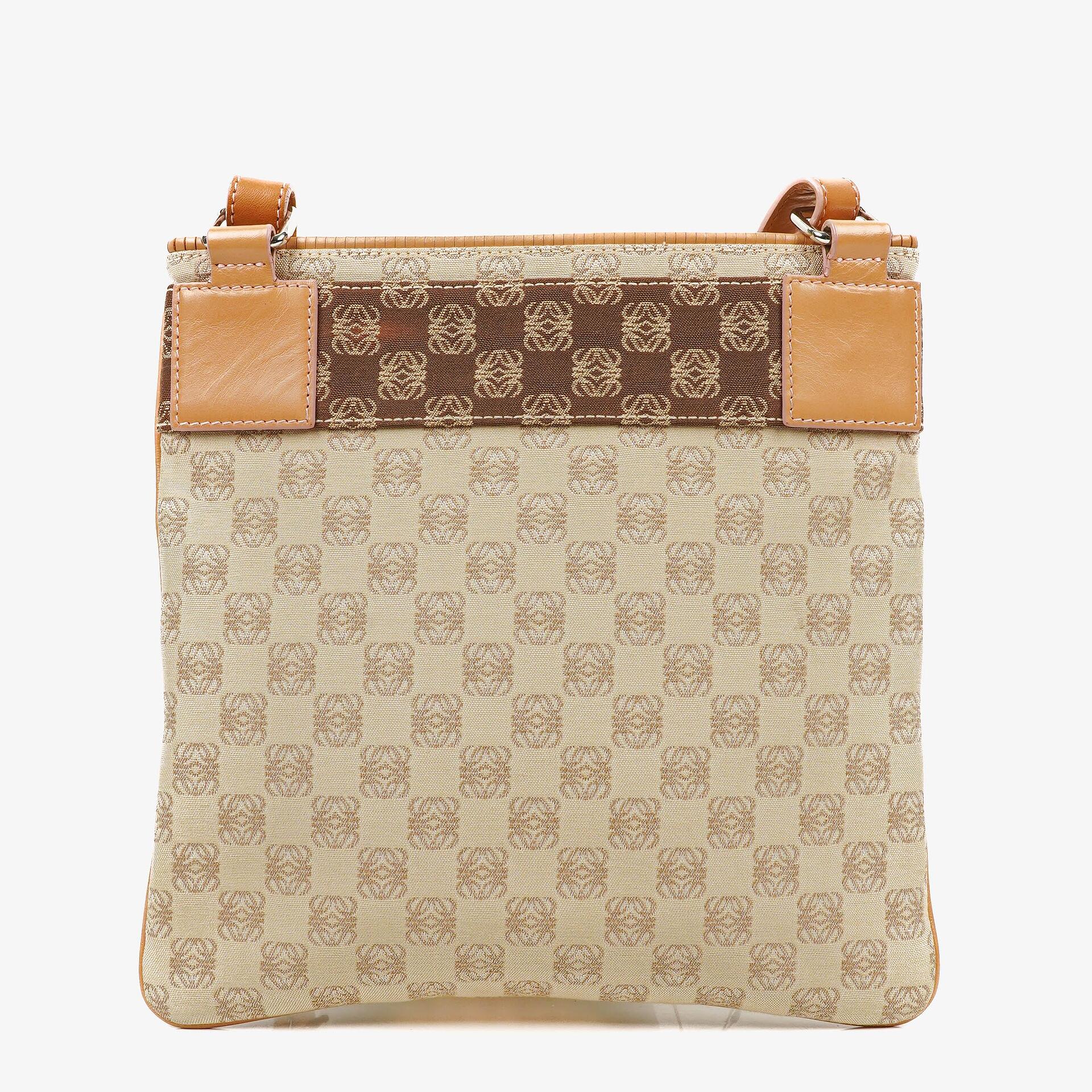 Loewe Crossbody-Tasche in Beige
