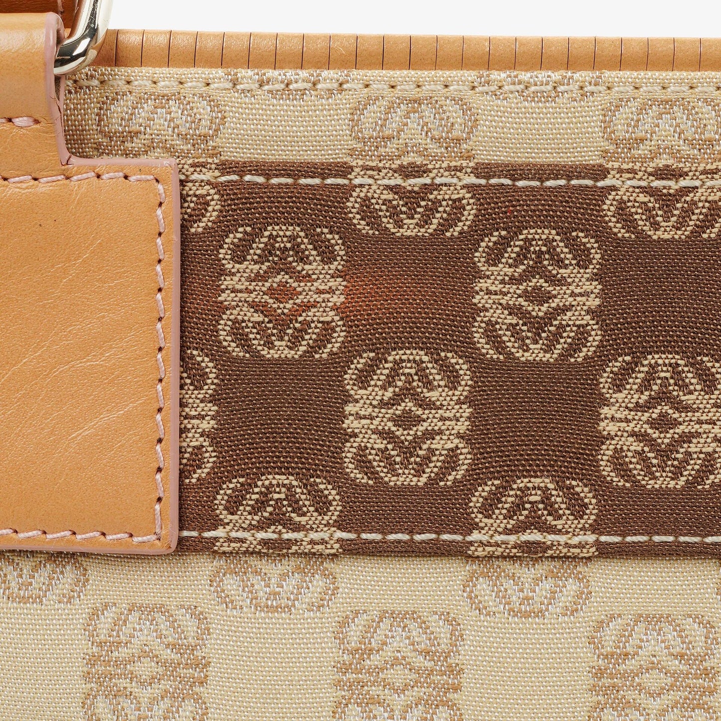 Loewe Crossbody-Tasche in Beige