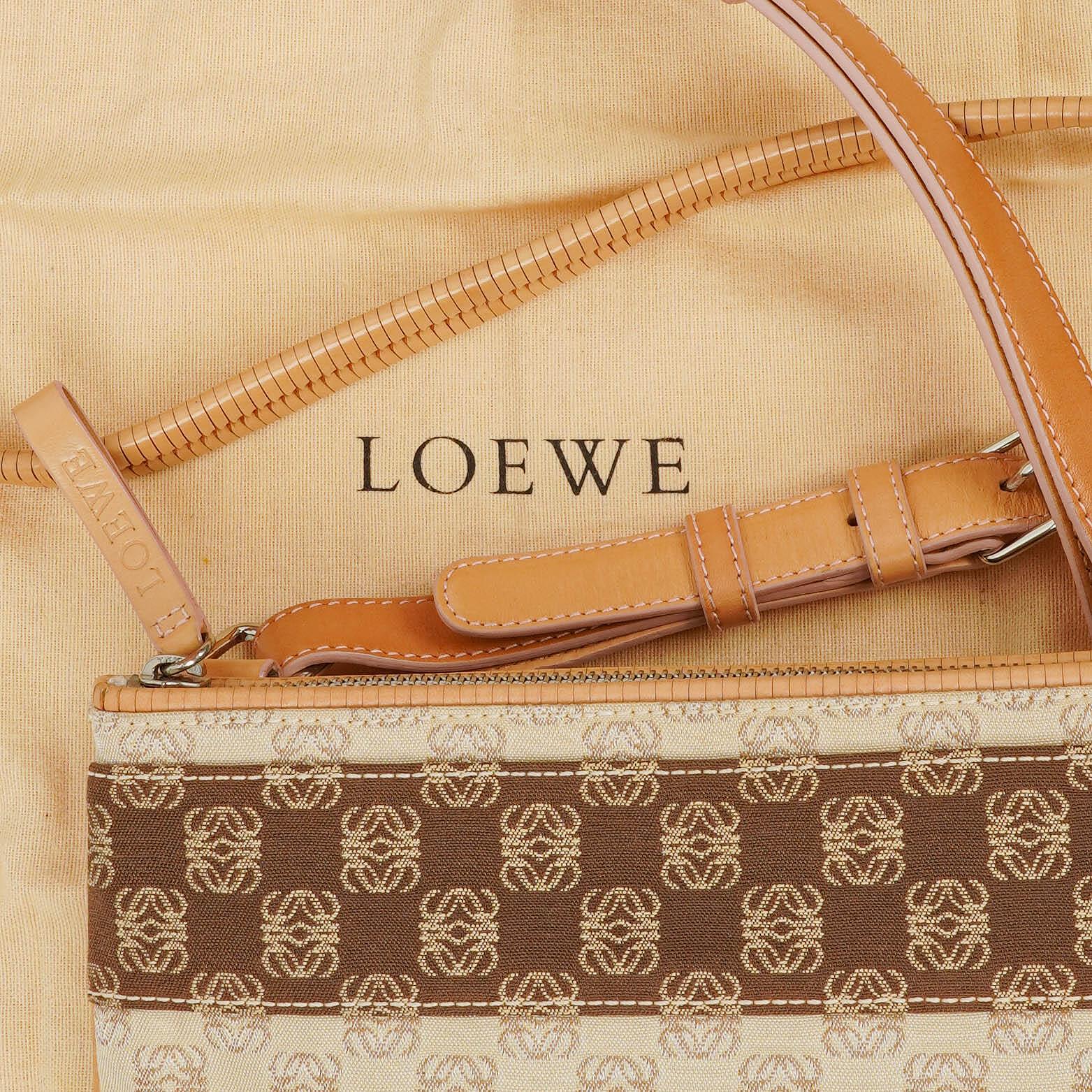 Loewe Crossbody-Tasche in Beige