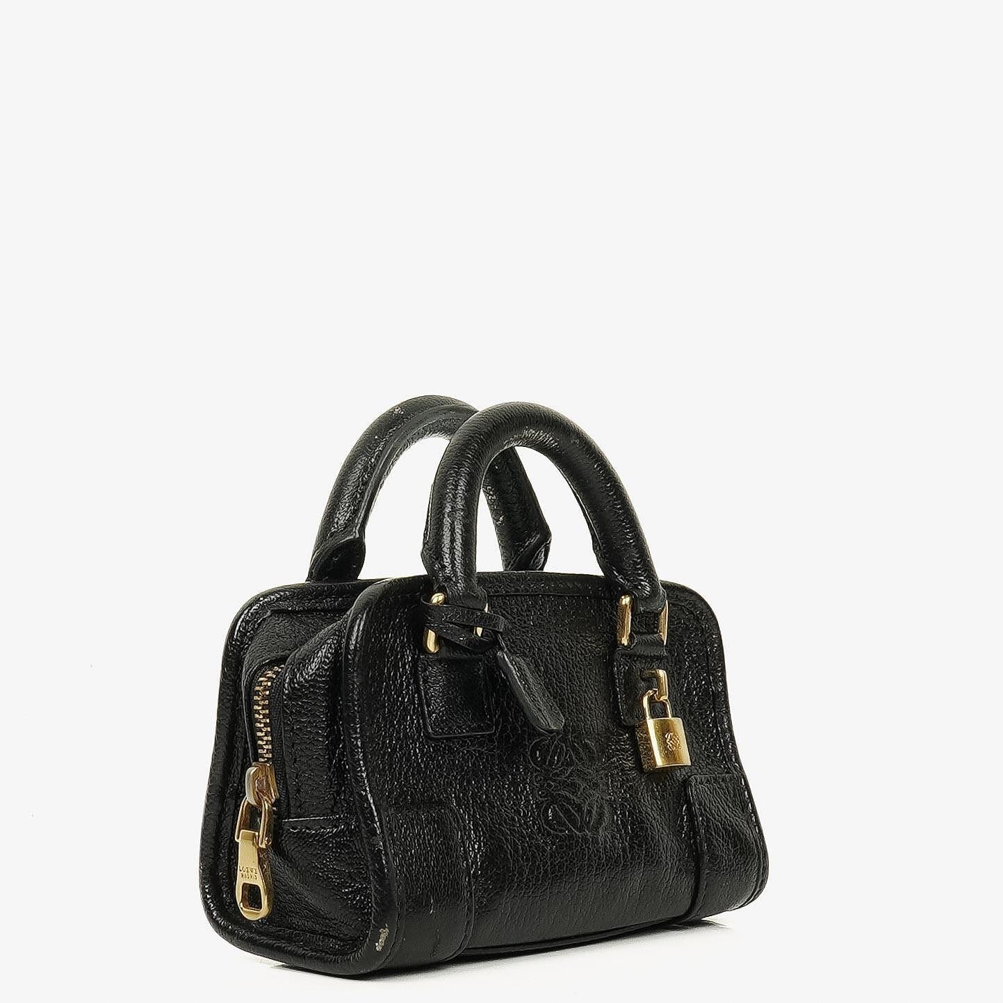 Loewe Micro Amazona Anagram Mini-Tasche aus schwarzem Leder