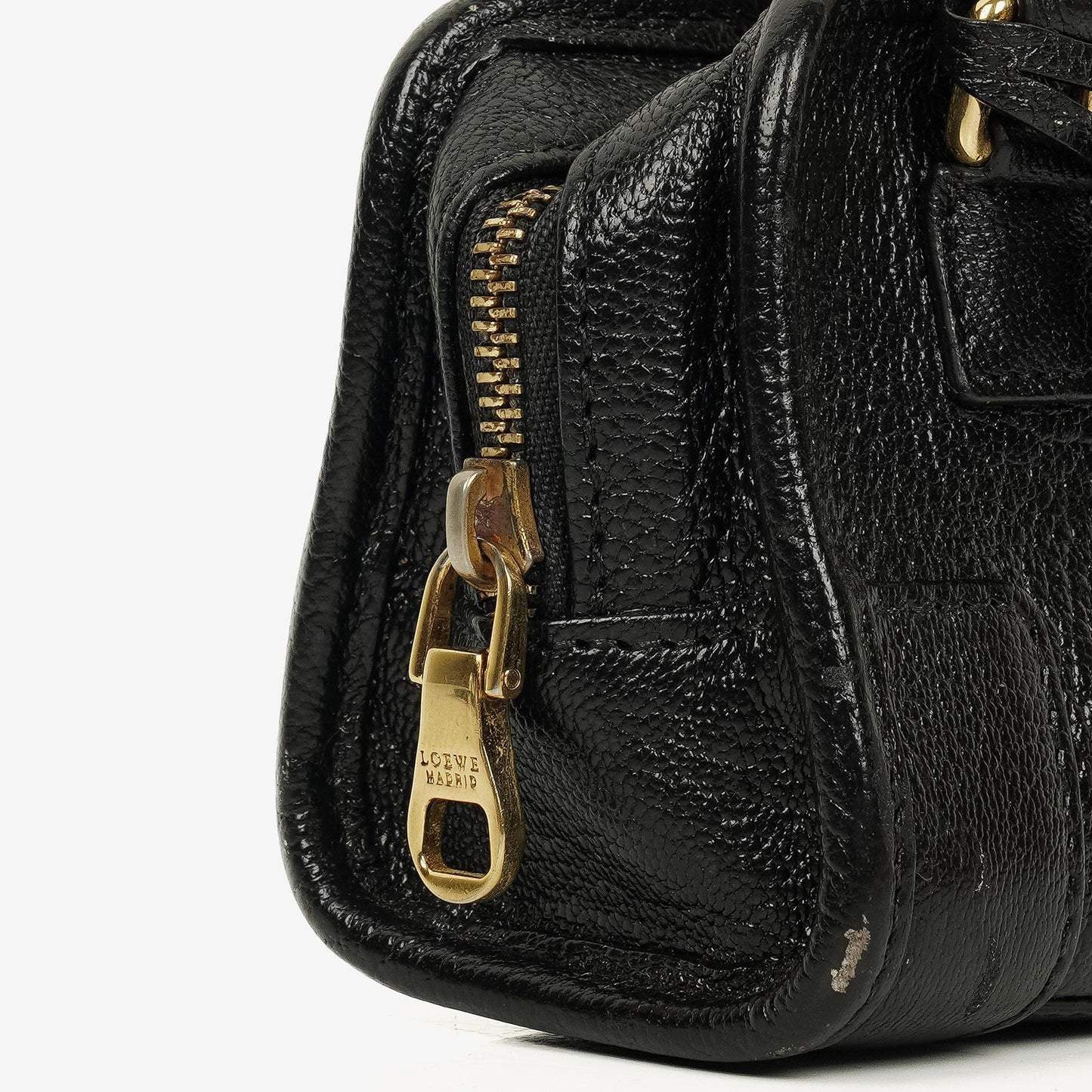 Loewe Micro Amazona Anagram Mini-Tasche aus schwarzem Leder