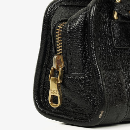 Loewe Micro Amazona Anagram Mini-Tasche aus schwarzem Leder