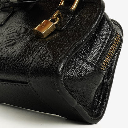 Loewe Micro Amazona Anagram Mini-Tasche aus schwarzem Leder