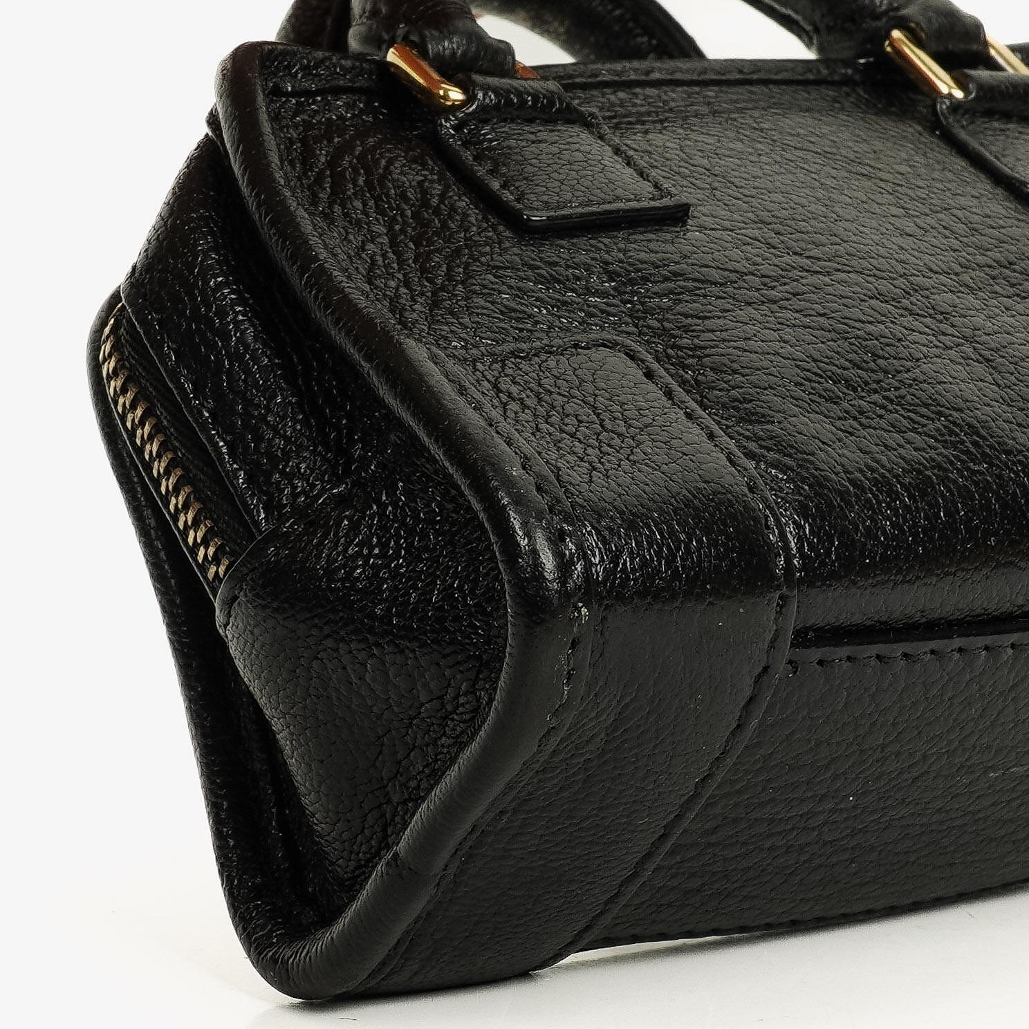 Loewe Micro Amazona Anagram Mini-Tasche aus schwarzem Leder