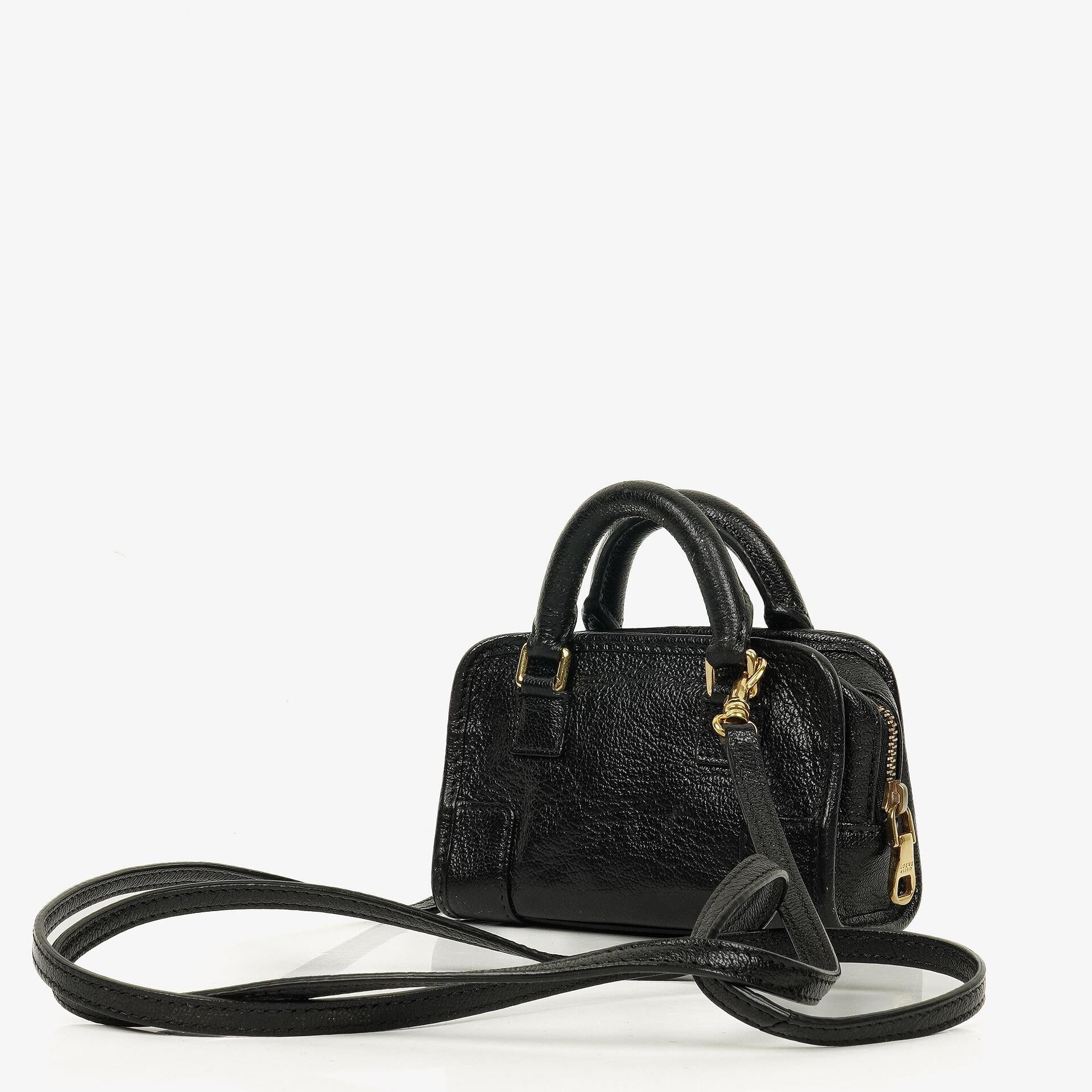 Loewe Micro Amazona Anagram Mini-Tasche aus schwarzem Leder